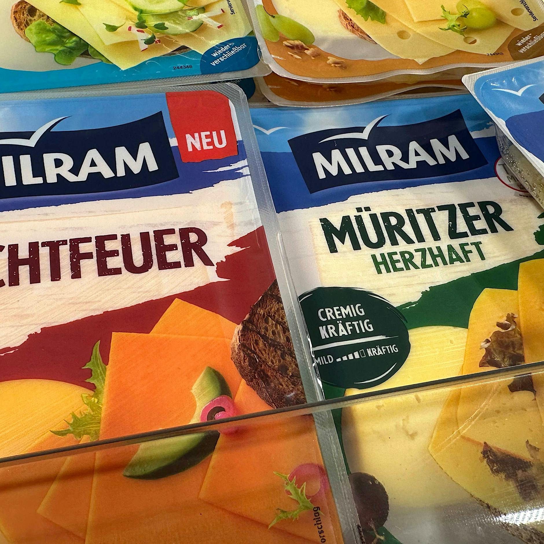 Milram sorgt mit Käseverpackung-Design für Aufregung: Kritik an Wokeness