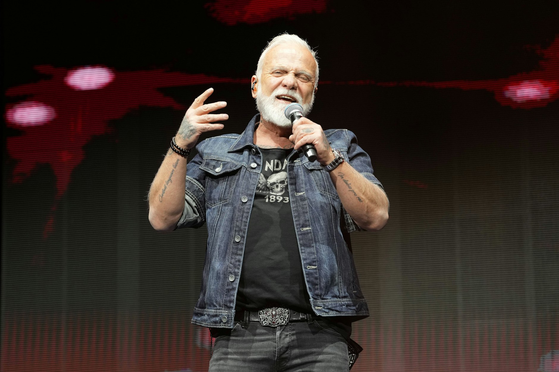 Nino de Angelo auf der Bühne.