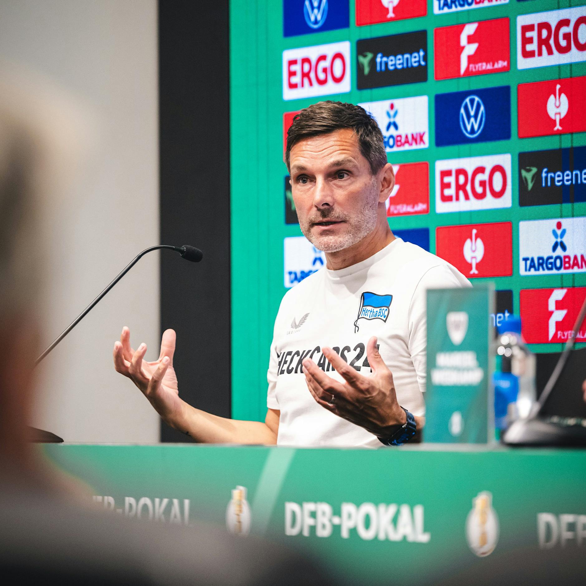 Glücklich und nachdenklich! Die zwei Gefühlswelten von Hertha-Coach Leitl