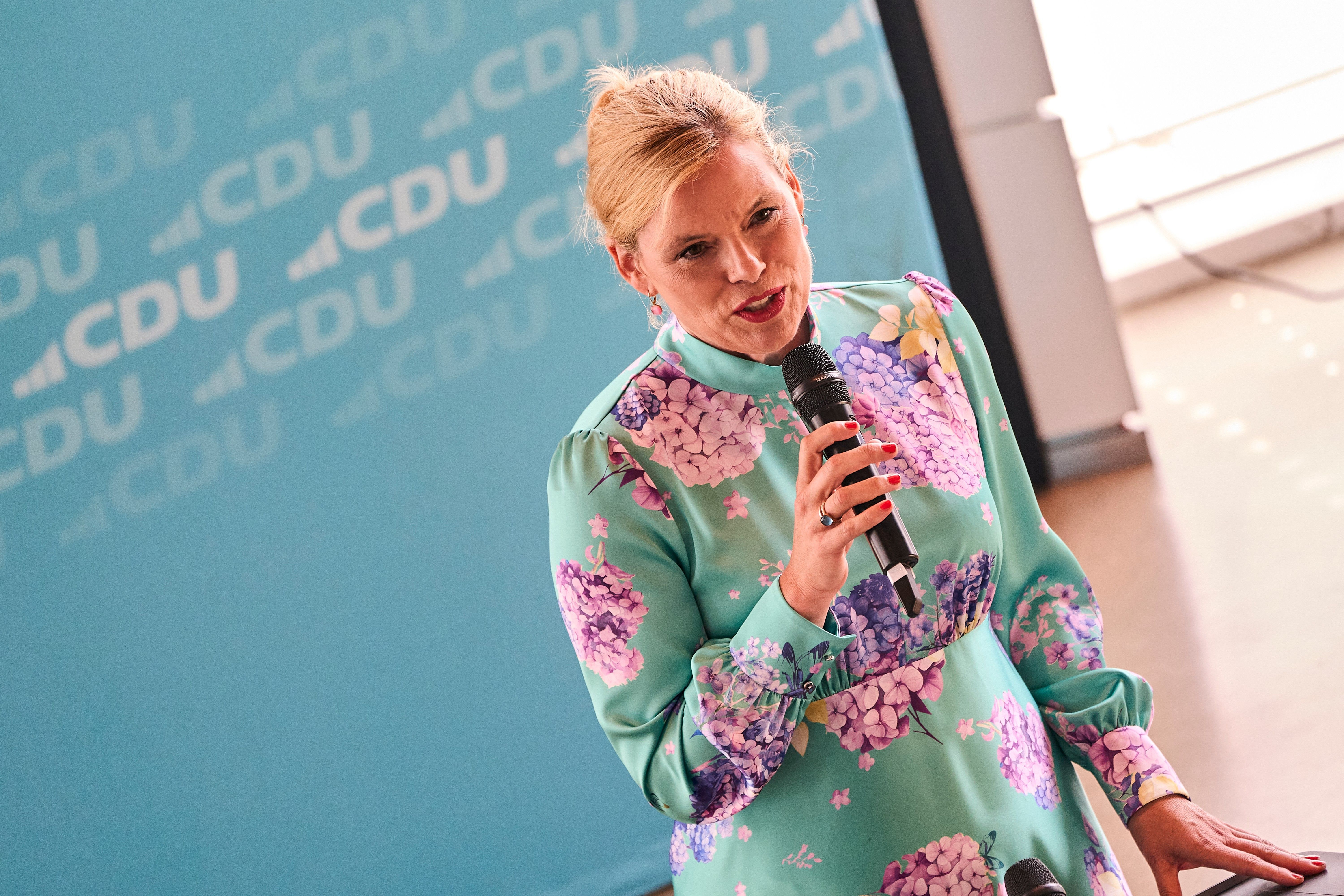 Julia Klöckner vergleicht „Nius“ mit der taz: Nach Teilnahme an CDU-Fest