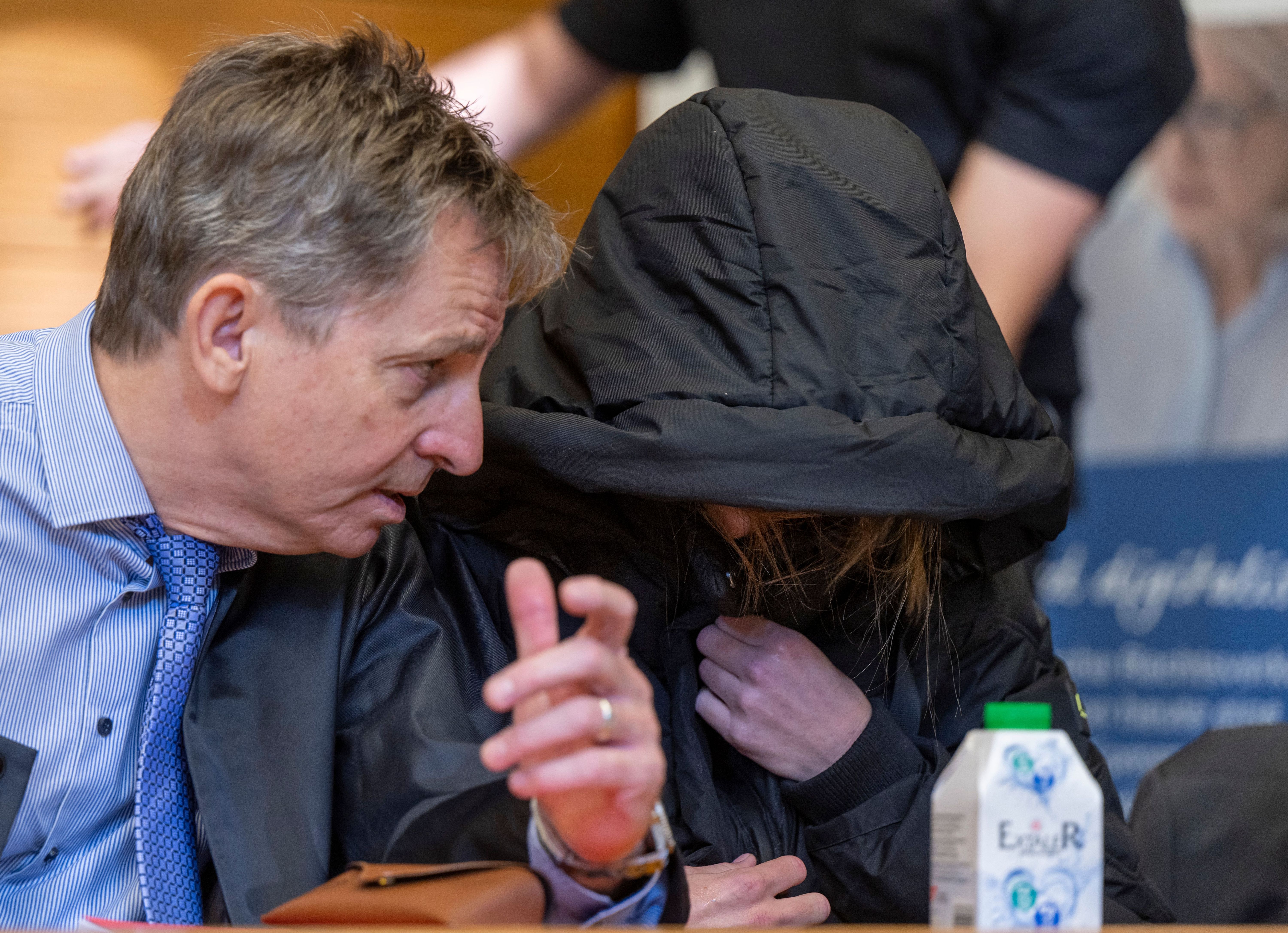 Kinder mit Axt erschlagen! Jetzt steht die Mutter vor Gericht