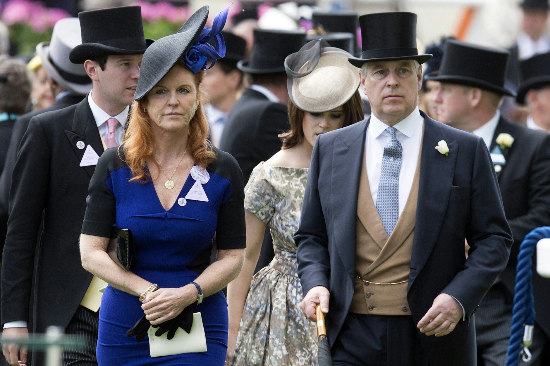 Sarah Ferguson und Prinz Andrew sollen in den Epstein-Skandal verwickelt sein. Konsequenzen scheint es vonseiten der Krone dafür aber nicht zu geben.