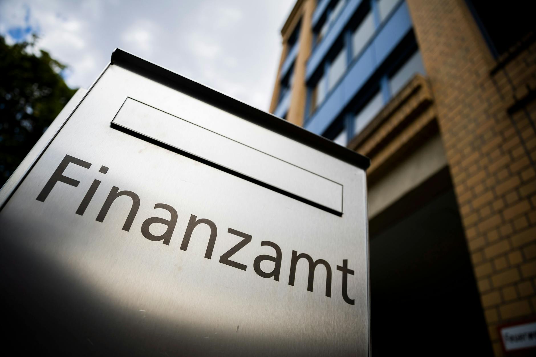 Die Union erteilt der Klingbeil-Forderung nach Steuererhöhungen eine Absage.