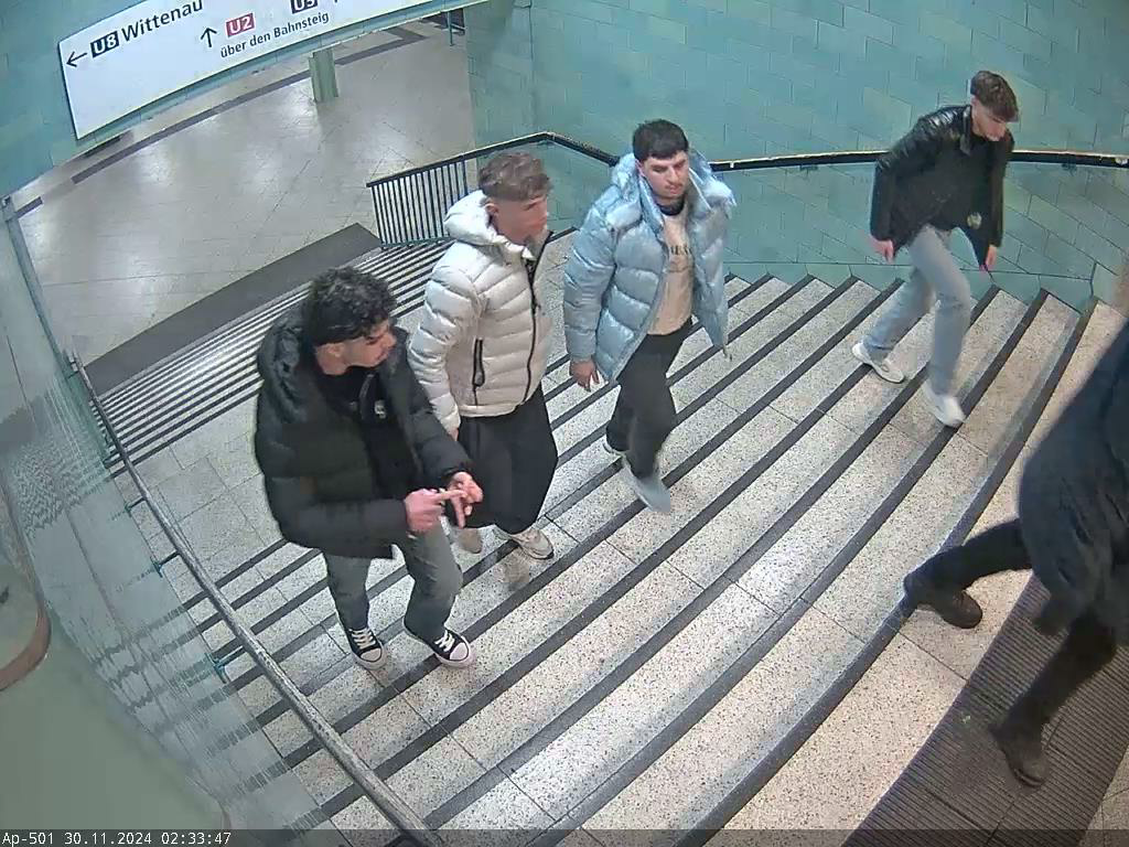 Alexanderplatz: Polizei sucht diese mutmaßlichen Schläger