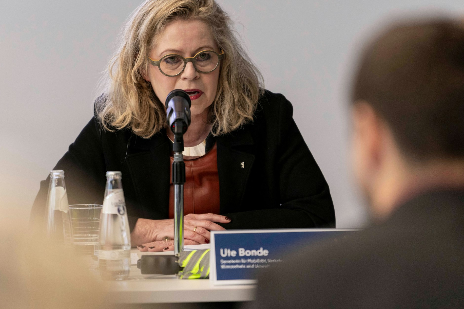 Tägliches Chaos bei der S-Bahn in Berlin: Verkehrssenatorin Ute Bonde (CDU) will auf einem Krisengespräch endlich ein Machtwort sprechen.