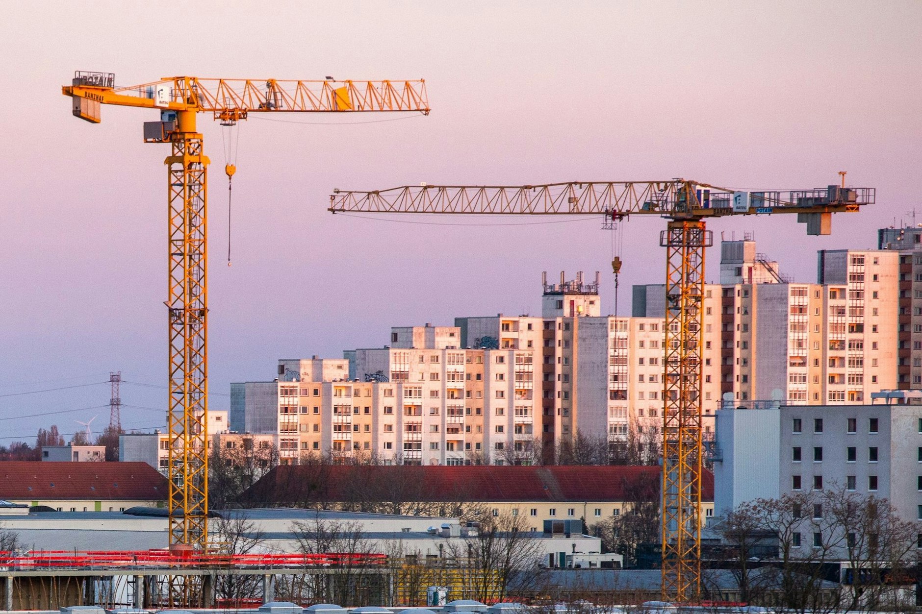 Eigentlich sollte das Schneller-Bauen-Gesetz dafür sorgen, dass Genehmigungsprozesse vereinfacht werden. Doch in Berlin verlangsamt es die Verfahren eher, als dass es sie beschleunigt.