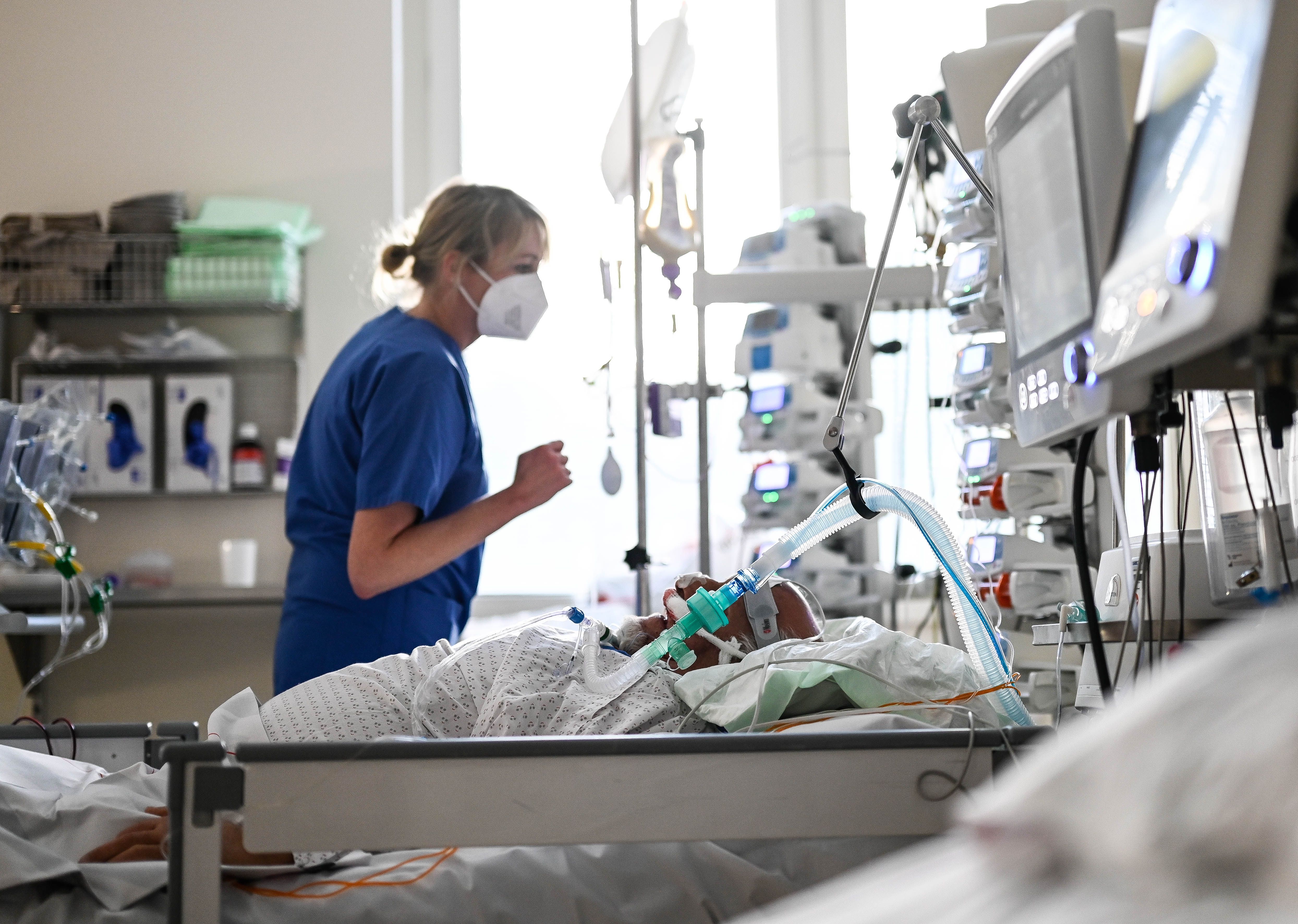 Waffen statt Klimaanlagen für Kliniken? Das läuft in Berlins Gesundheitswesen schief