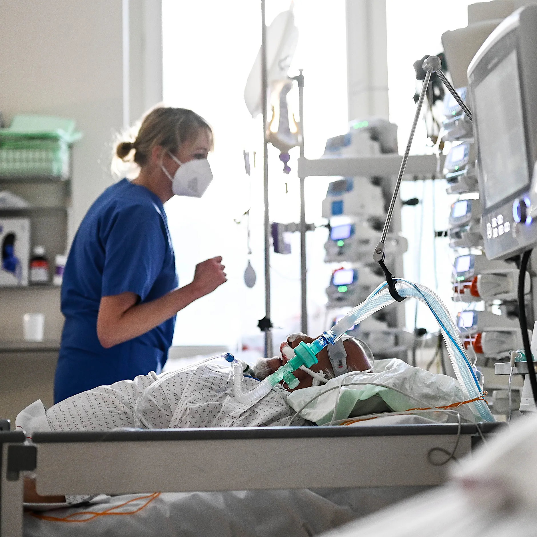 Waffen statt Klimaanlagen für Kliniken? Das läuft in Berlins Gesundheitswesen schief