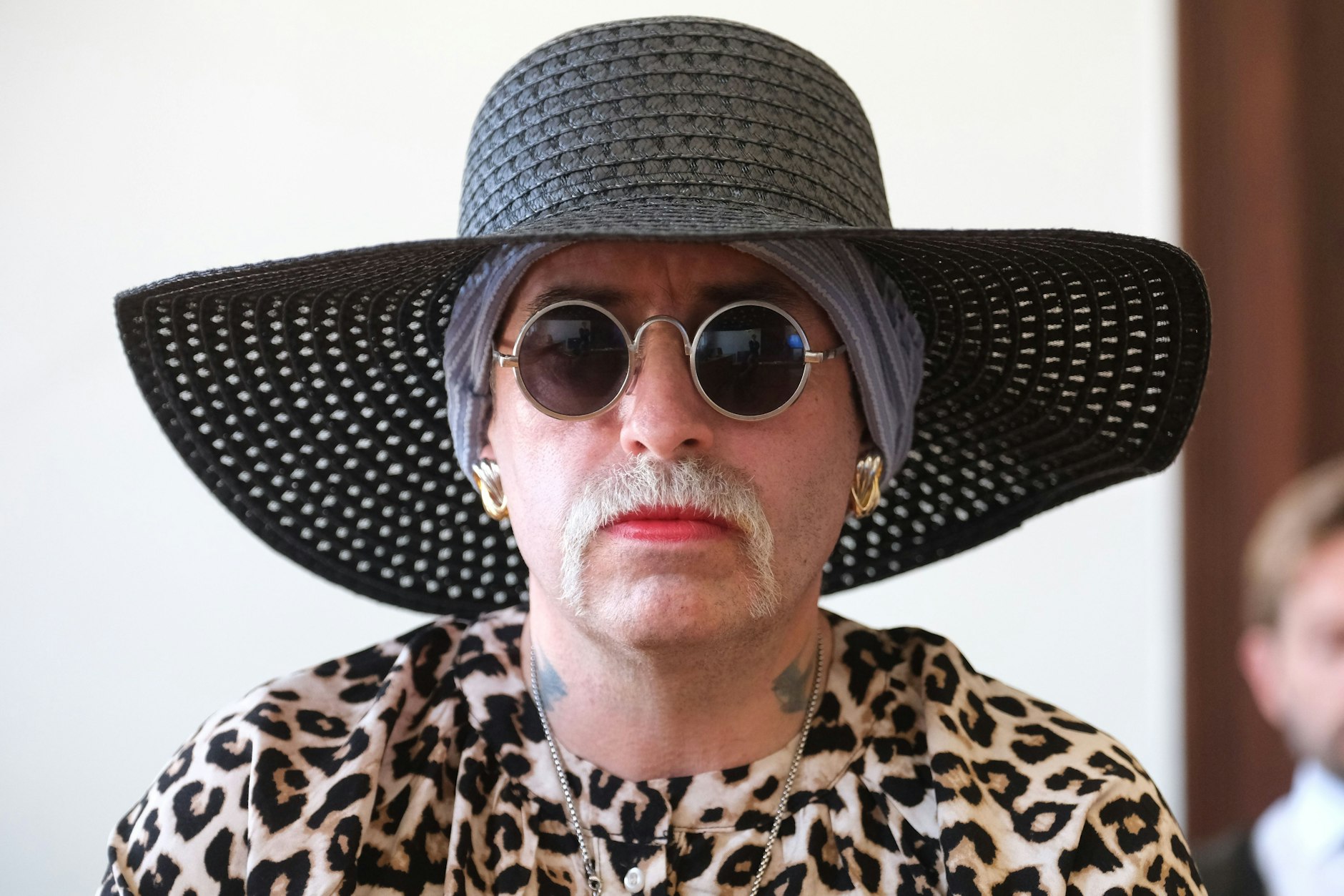 Marla-Svenja Liebich, bekannte Rechtsextremistin, sitzt in einem Saal des Landgerichts. (Archivbild)
