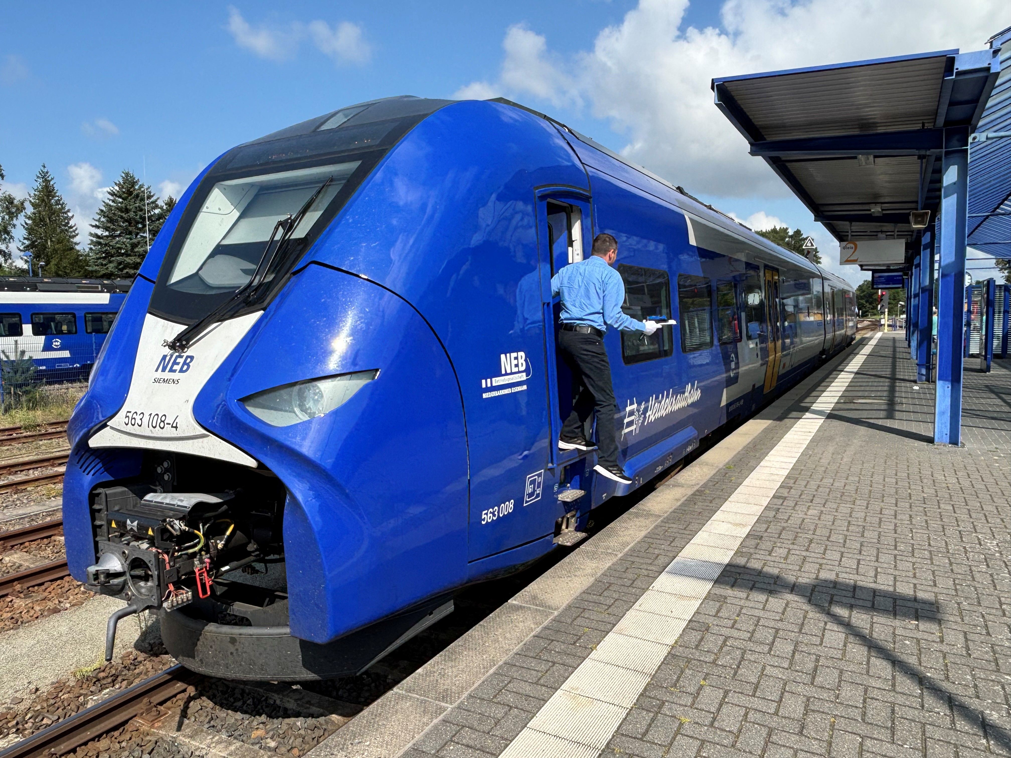 Image - Wasserstoffzüge auf der Heidekrautbahn: Mit Champagner auf der Linie RB27 unterwegs