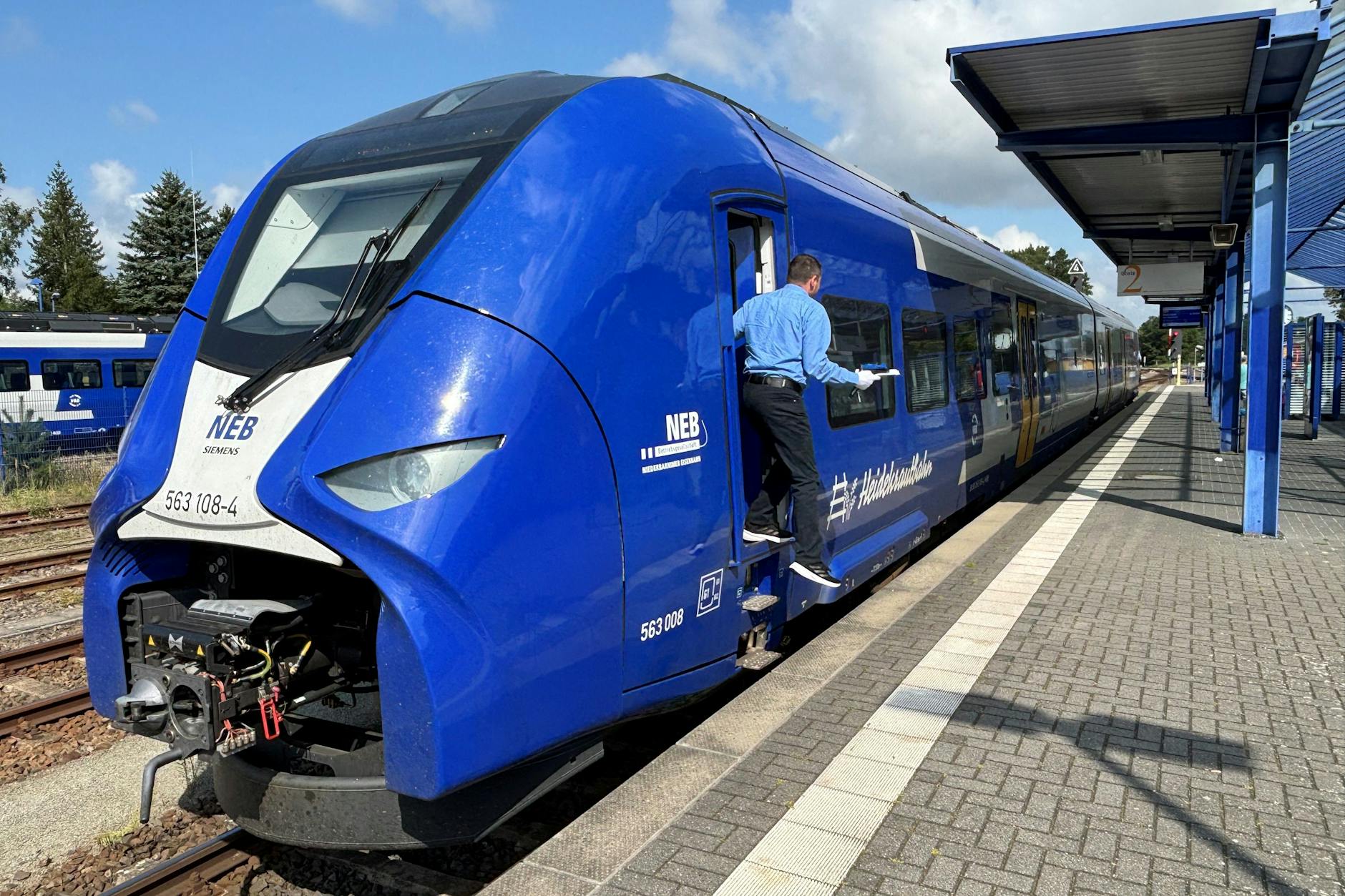 Startklar: Ein Wasserstoffzug steht abfahrbereit in Basdorf.
