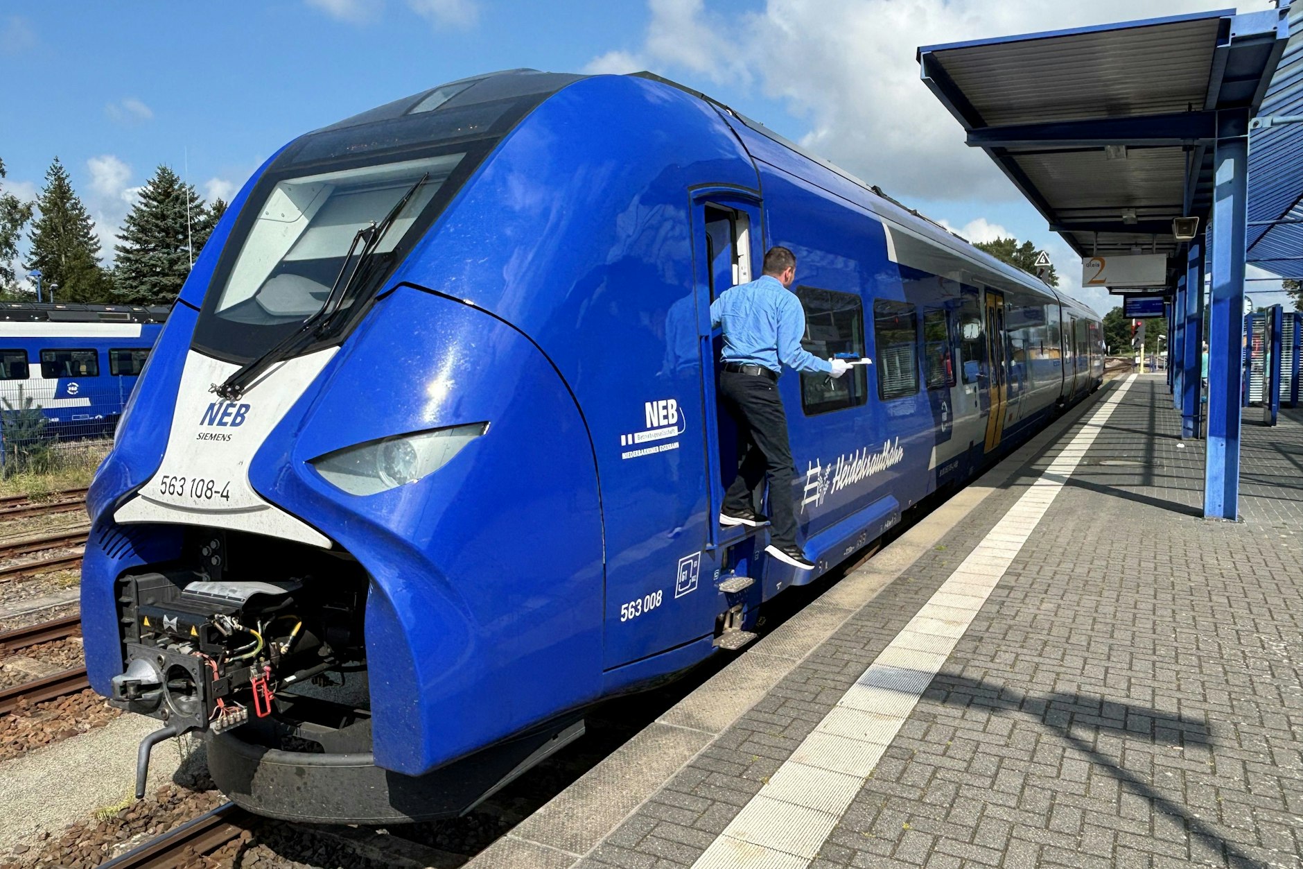 Startklar: Ein Wasserstoffzug steht abfahrbereit in Basdorf.