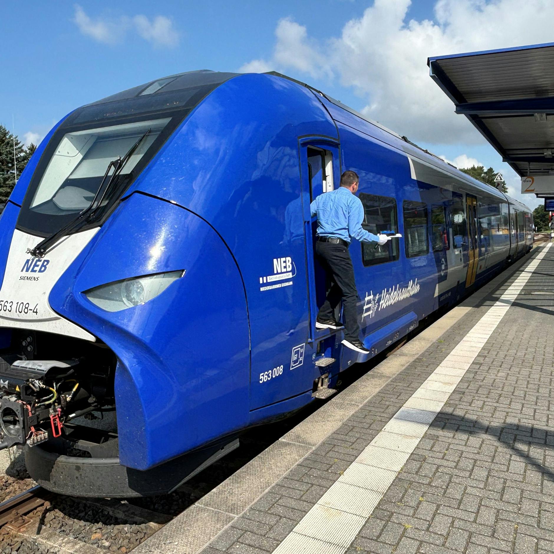 Image - Wasserstoffzüge auf der Heidekrautbahn: Mit Champagner auf der Linie RB27 unterwegs