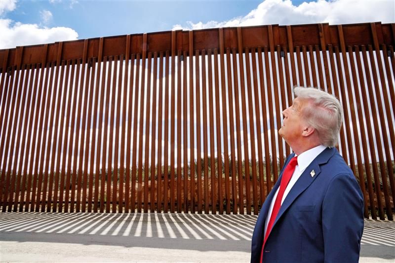 Image - Trump lässt Grenzzaun schwarz streichen, damit er heißer wird