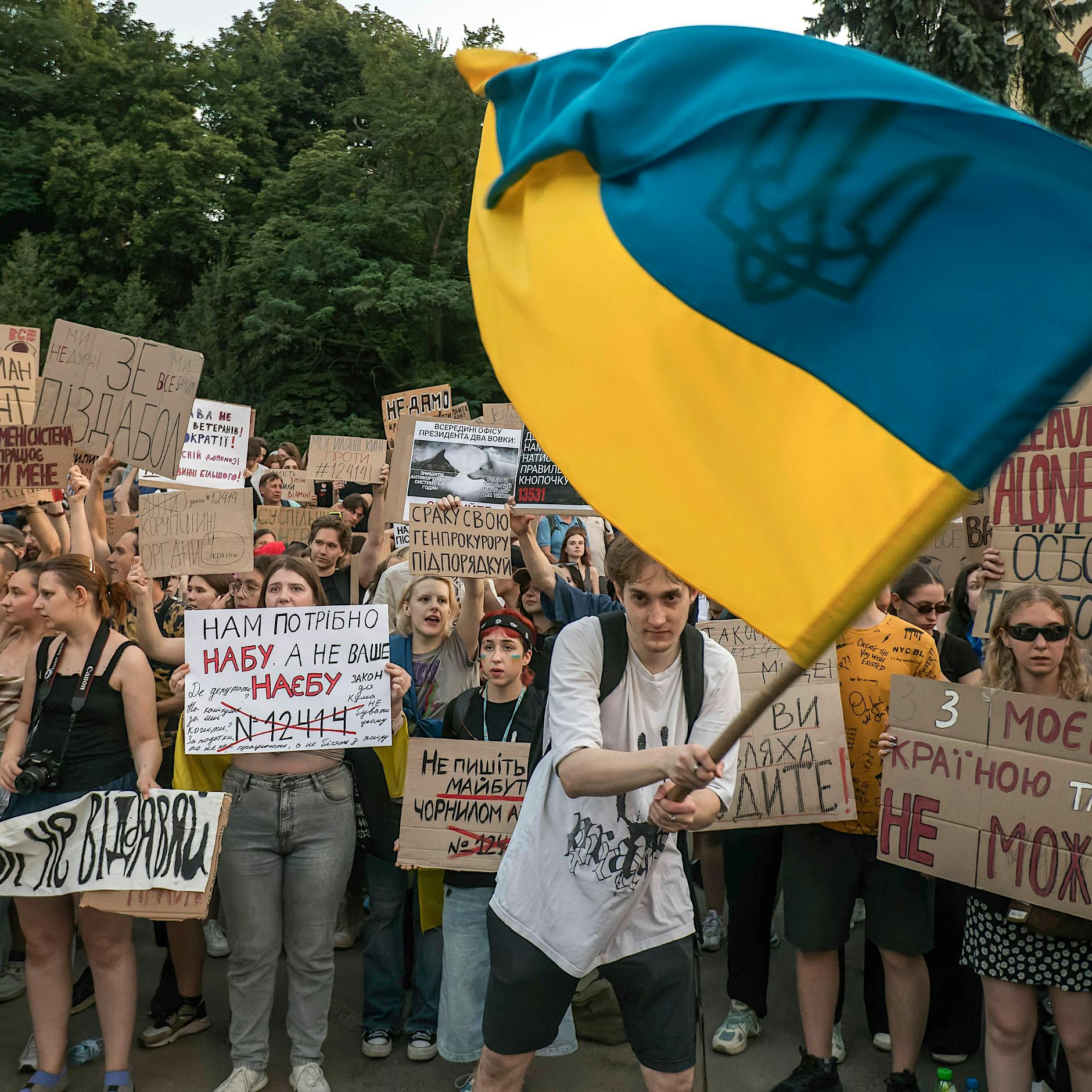 Ukrainischer Politiker warnt: „Die Medienvielfalt schrumpft, Oppositionelle sind außergerichtlichen Sanktionen ausgesetzt“