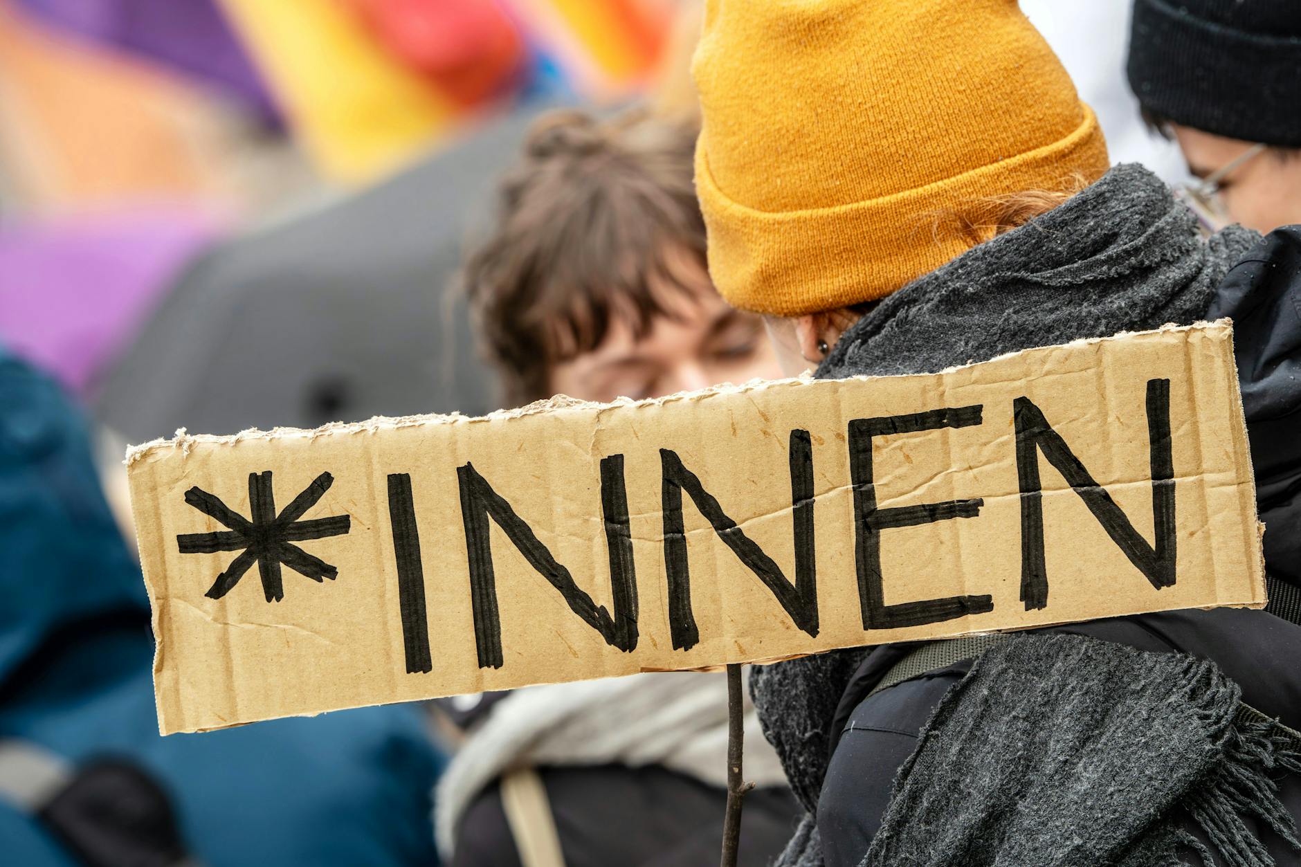 In Frankreich gendern vor allem junge Menschen. Aber auch an Universitäten und in Behörden wird zunehmend gegendert.