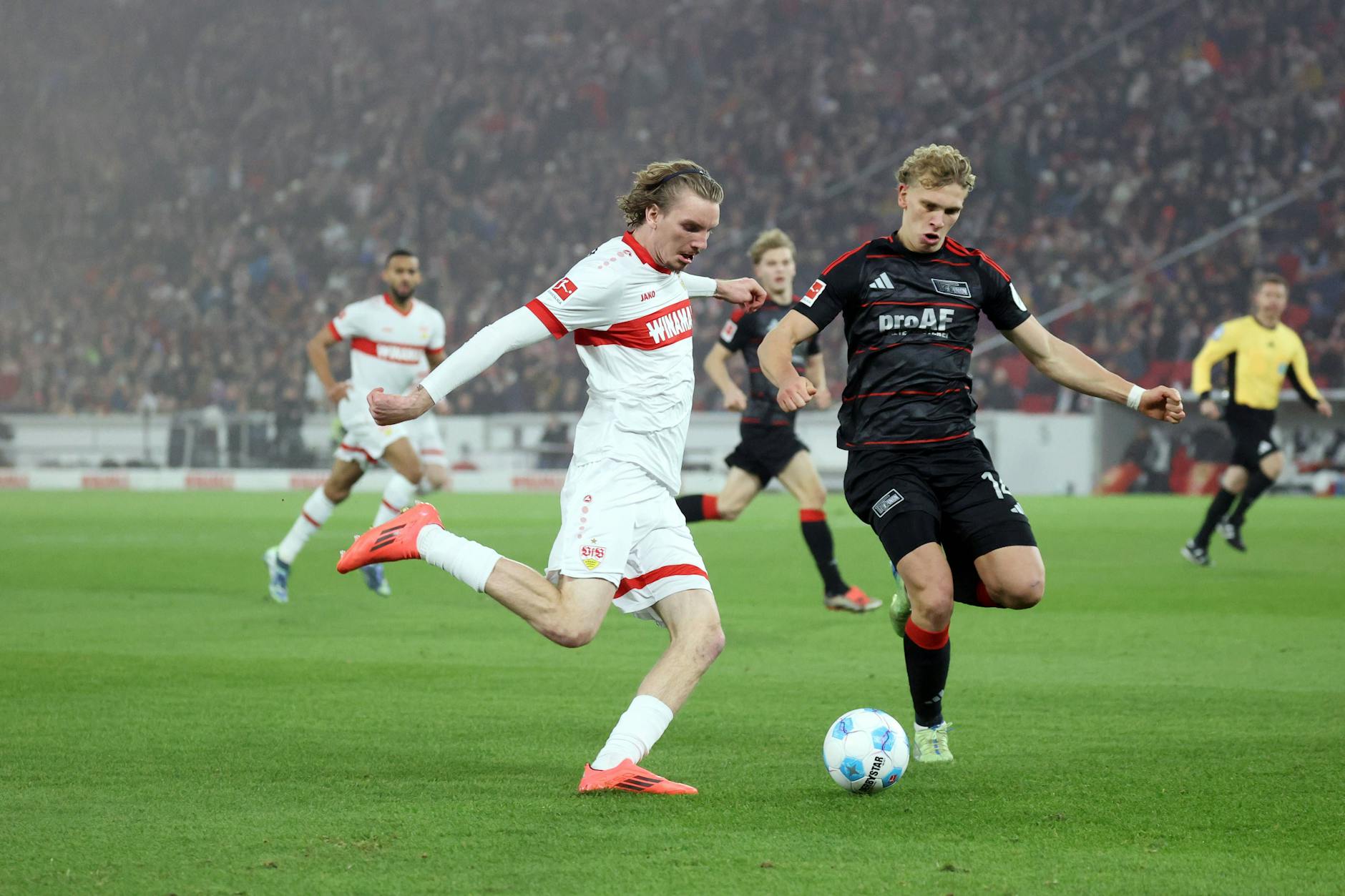 Nick Woltemade (l.) traf in der vergangenen Saison für den VfB Stuttgart doppelt gegen den 1. FC Union Berlin.