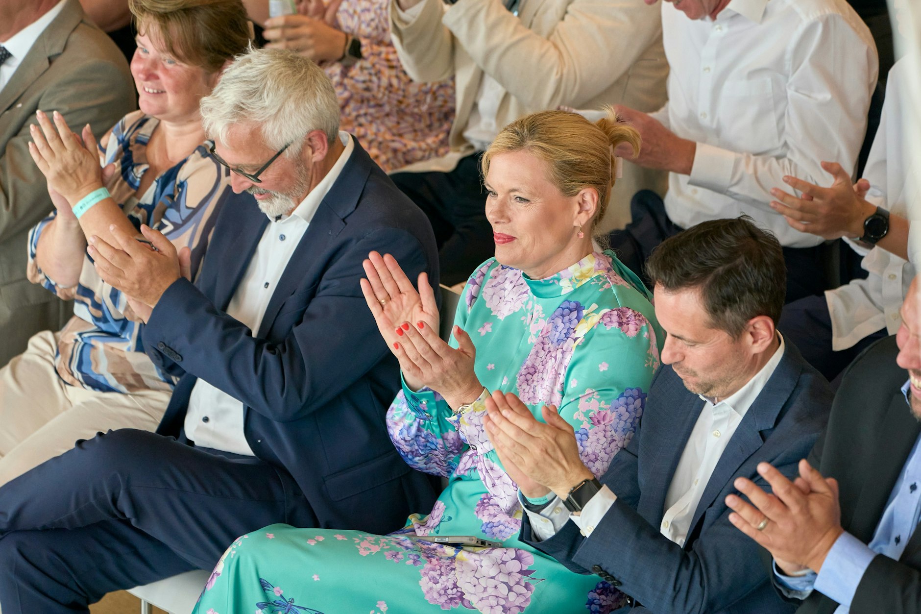 Julia Klöckner (CDU, Mitte) steht wegen ihrer Teilnahme an dem Fest in der Kritik.