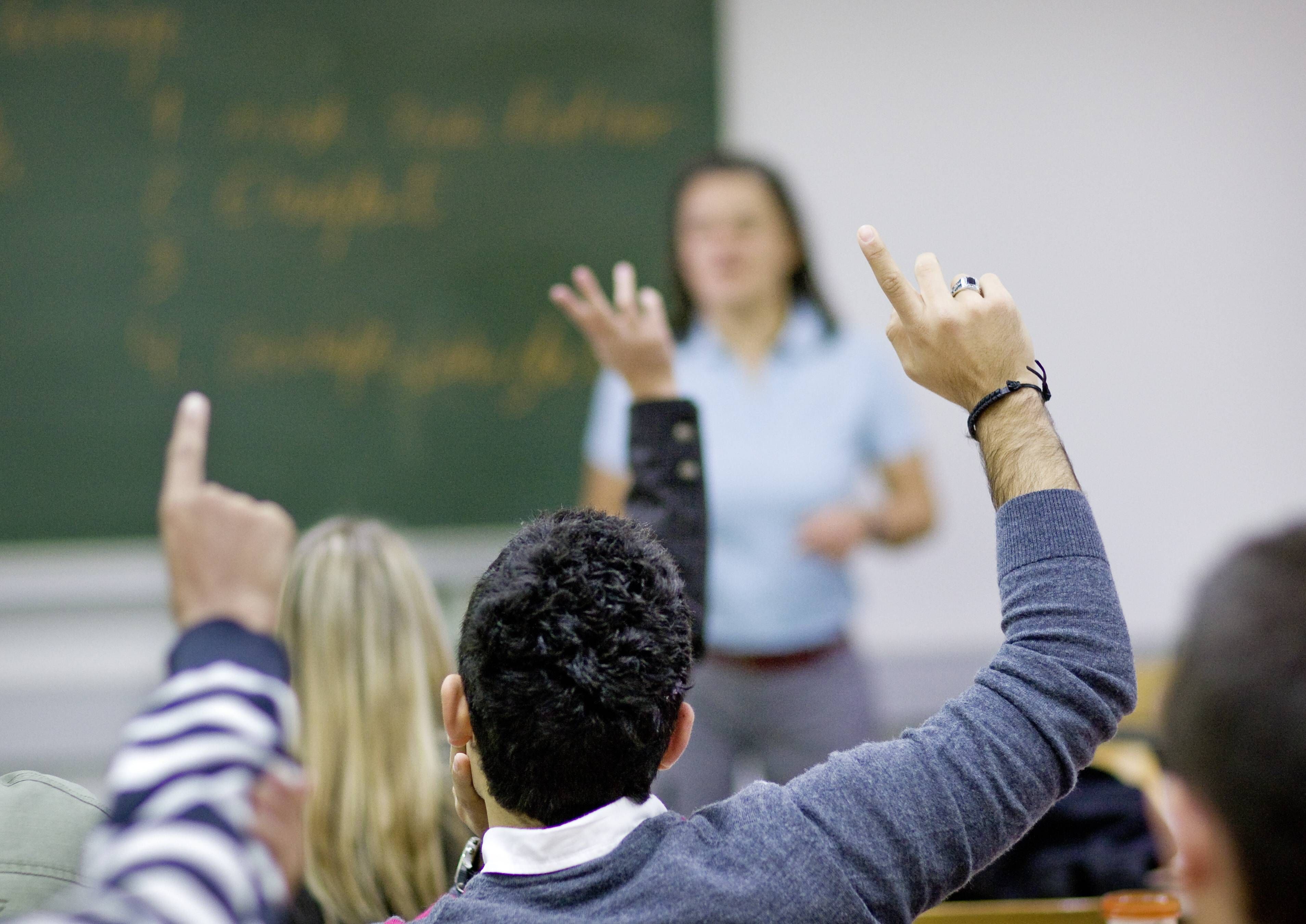 Seit 15 Jahren krank, Gehalt kassiert: Gericht stoppt bockige Beamtin!