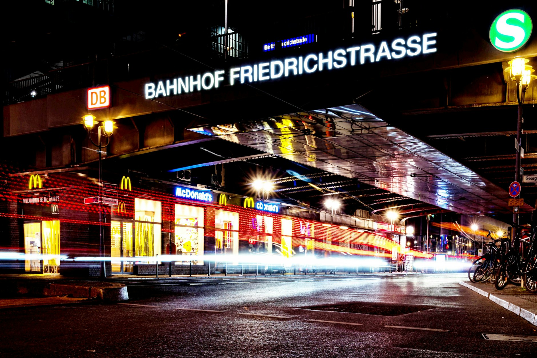 Der nun geschlossene McDonald’s am Bahnhof Friedrichstraße war vielen Berlinern vertraut.