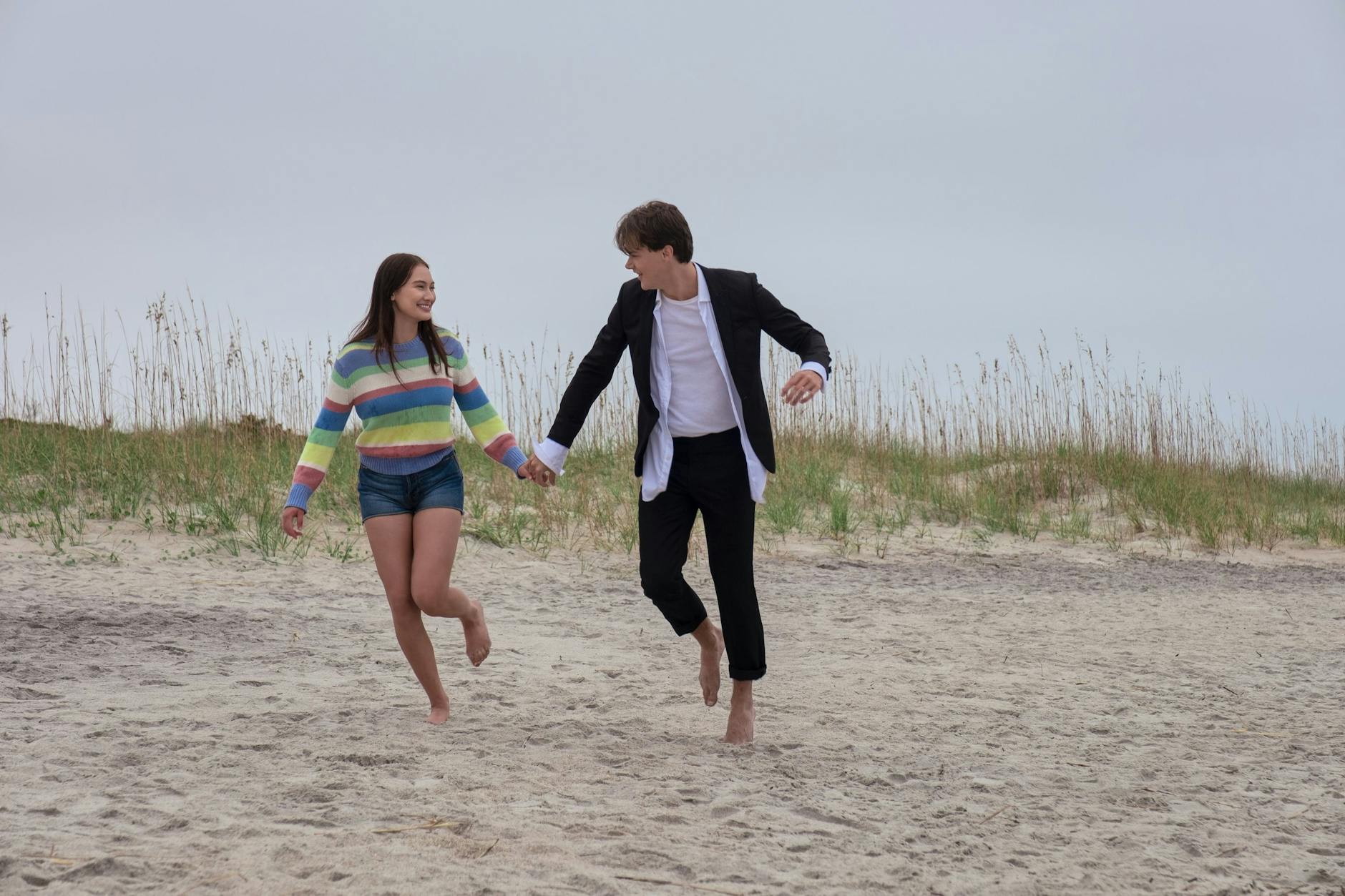 Belly (Lola Tung) und Conrad (Christopher Briney) in „The Summer I Turned Pretty“.