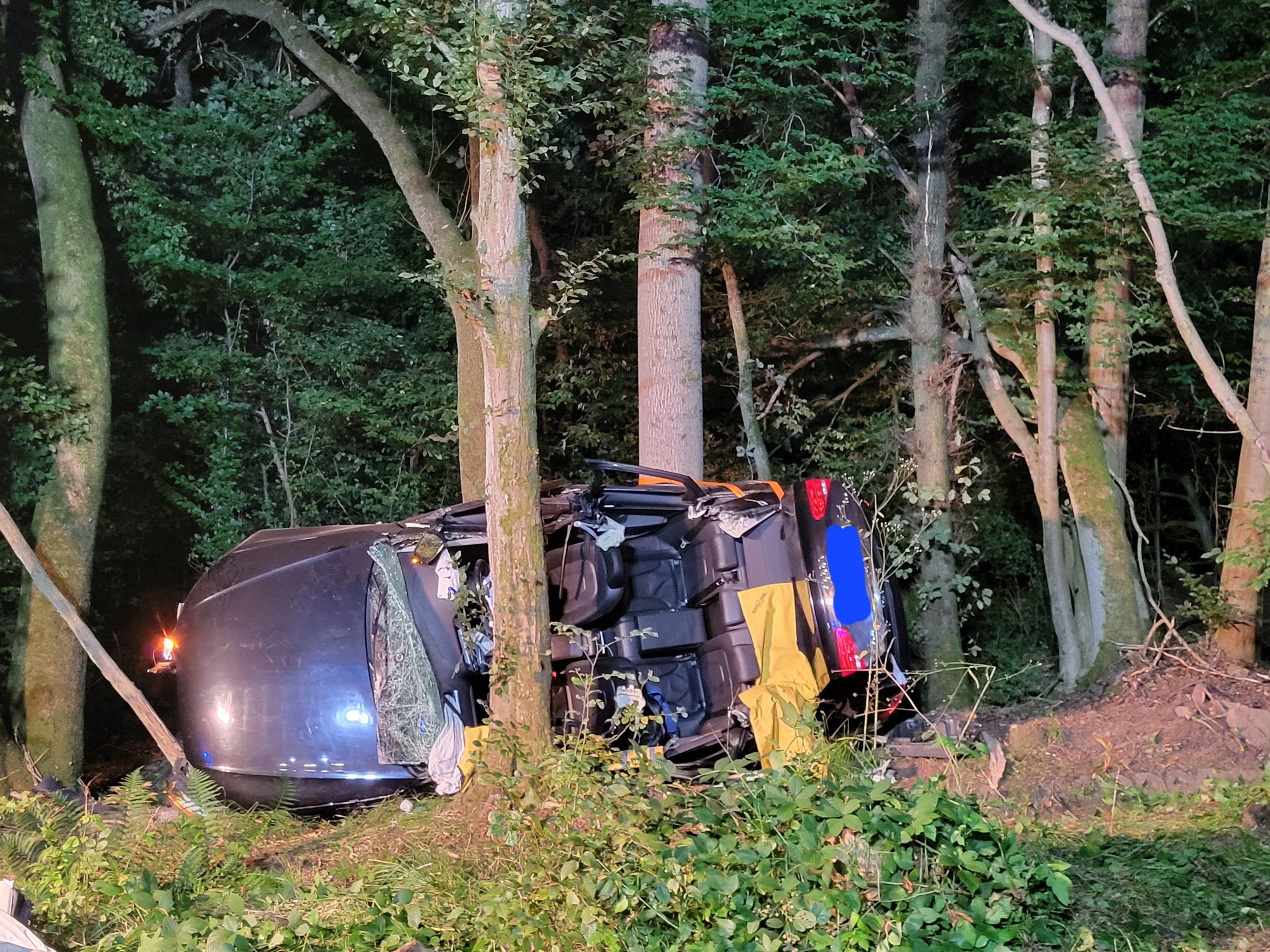 Horror-Crash: Auto schleudert 30 Meter weit, zwei Ehepaare tot!