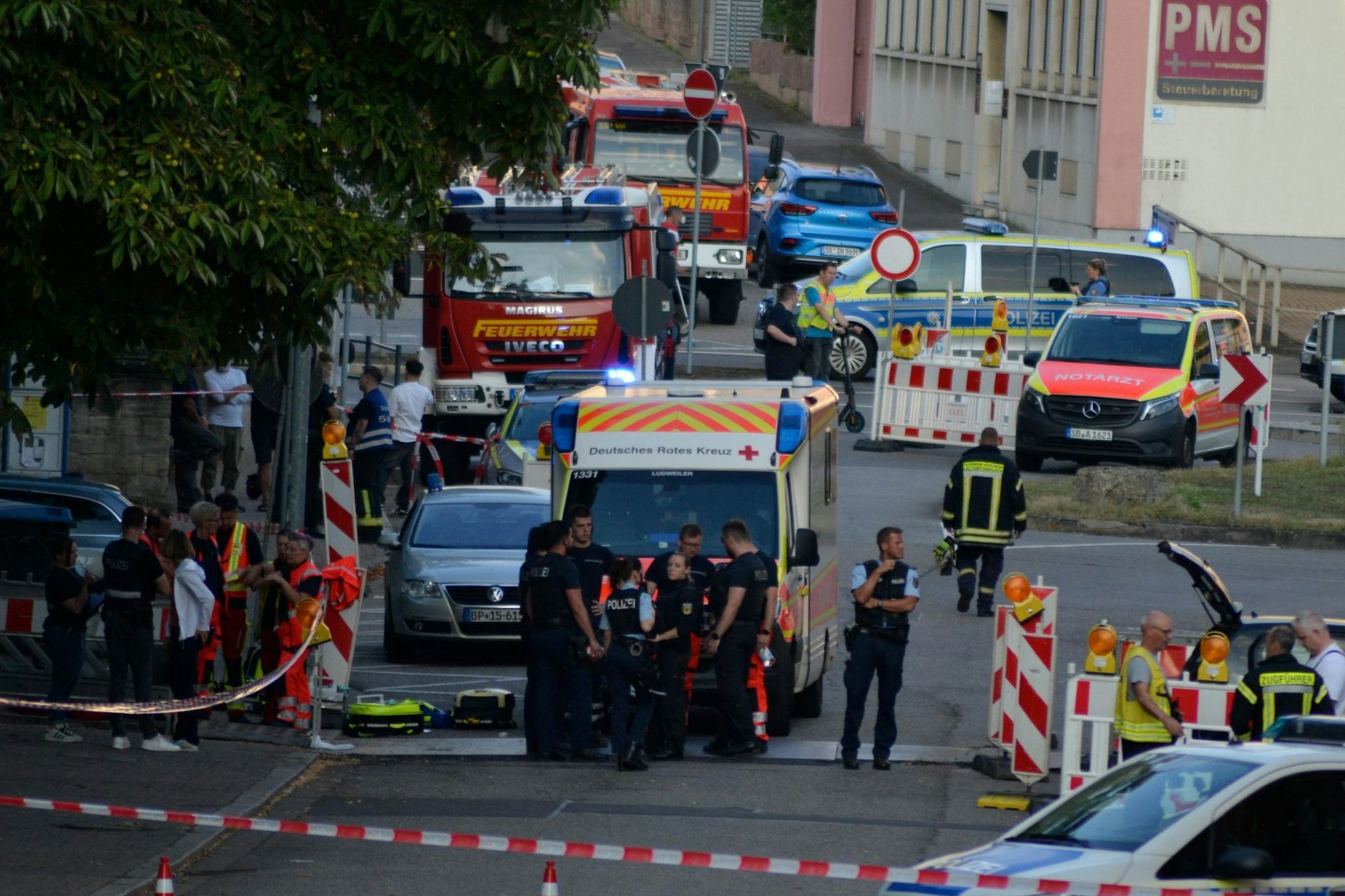 Großeinsatz von Polizei und Rettungskräften in der Völklinger Innenstadt.