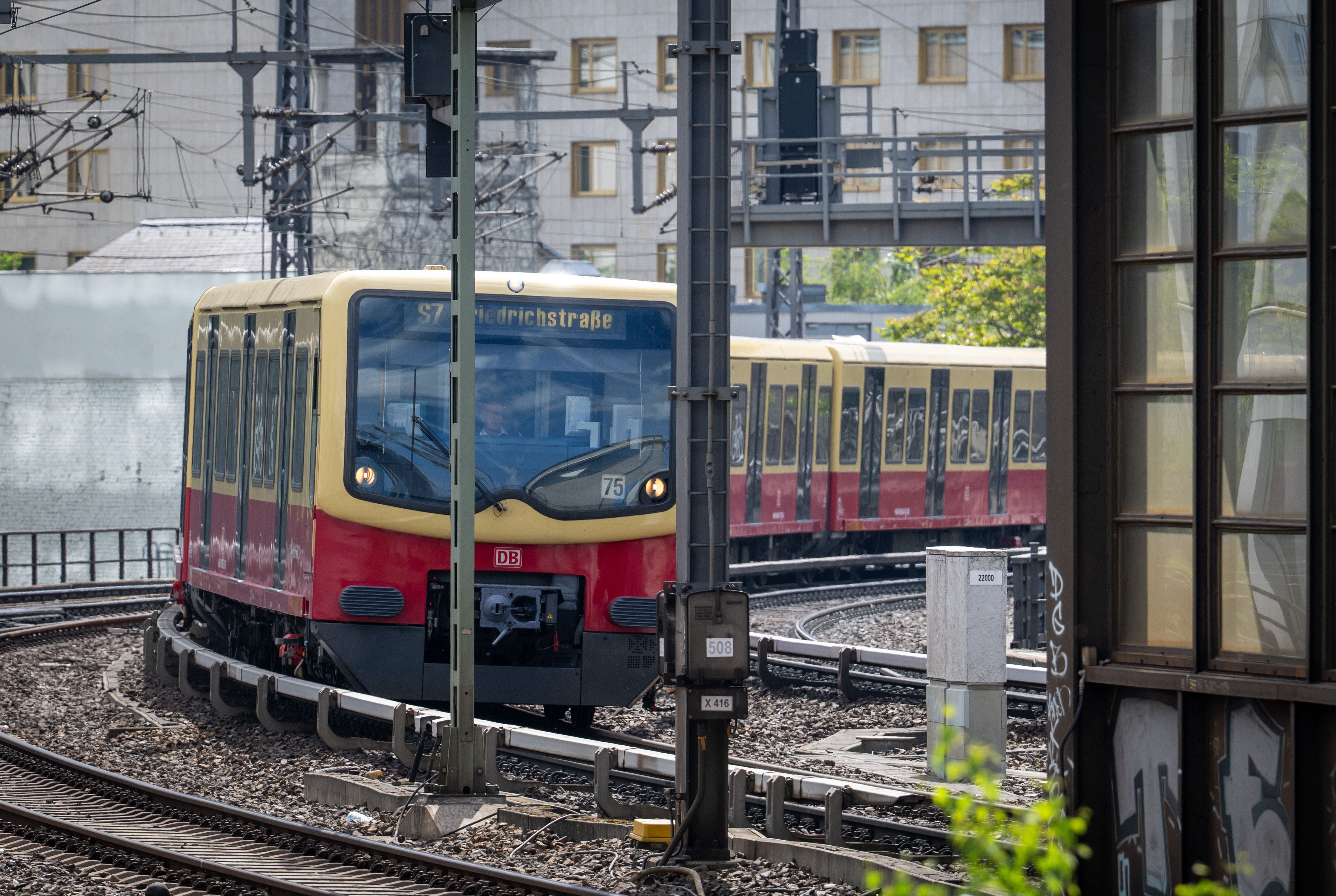 Image - Irrfahrt für Fahrgäste: Berliner S-Bahn rauscht auf Abstellgleis!