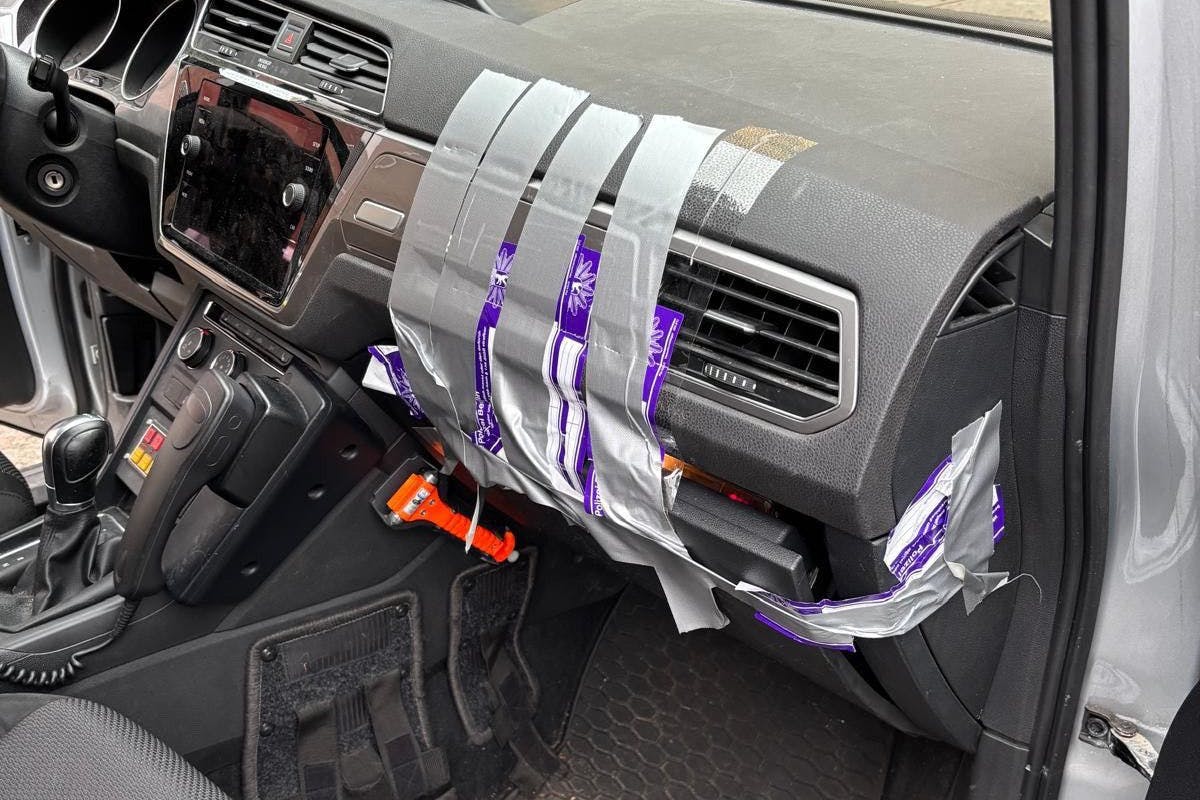 Ein Funkwagen des Abschnitts 15 an der Eberswalder Straße in Prenzlauer Berg (aufgenommen im Juni 2025)