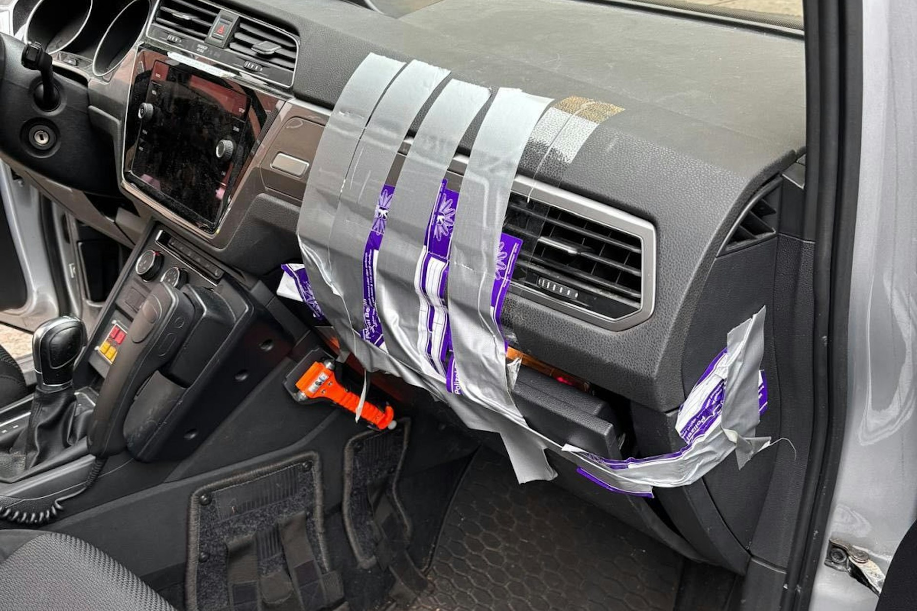 Ein Funkwagen des Abschnitts 15 an der Eberswalder Straße in Prenzlauer Berg (aufgenommen im Juni 2025)