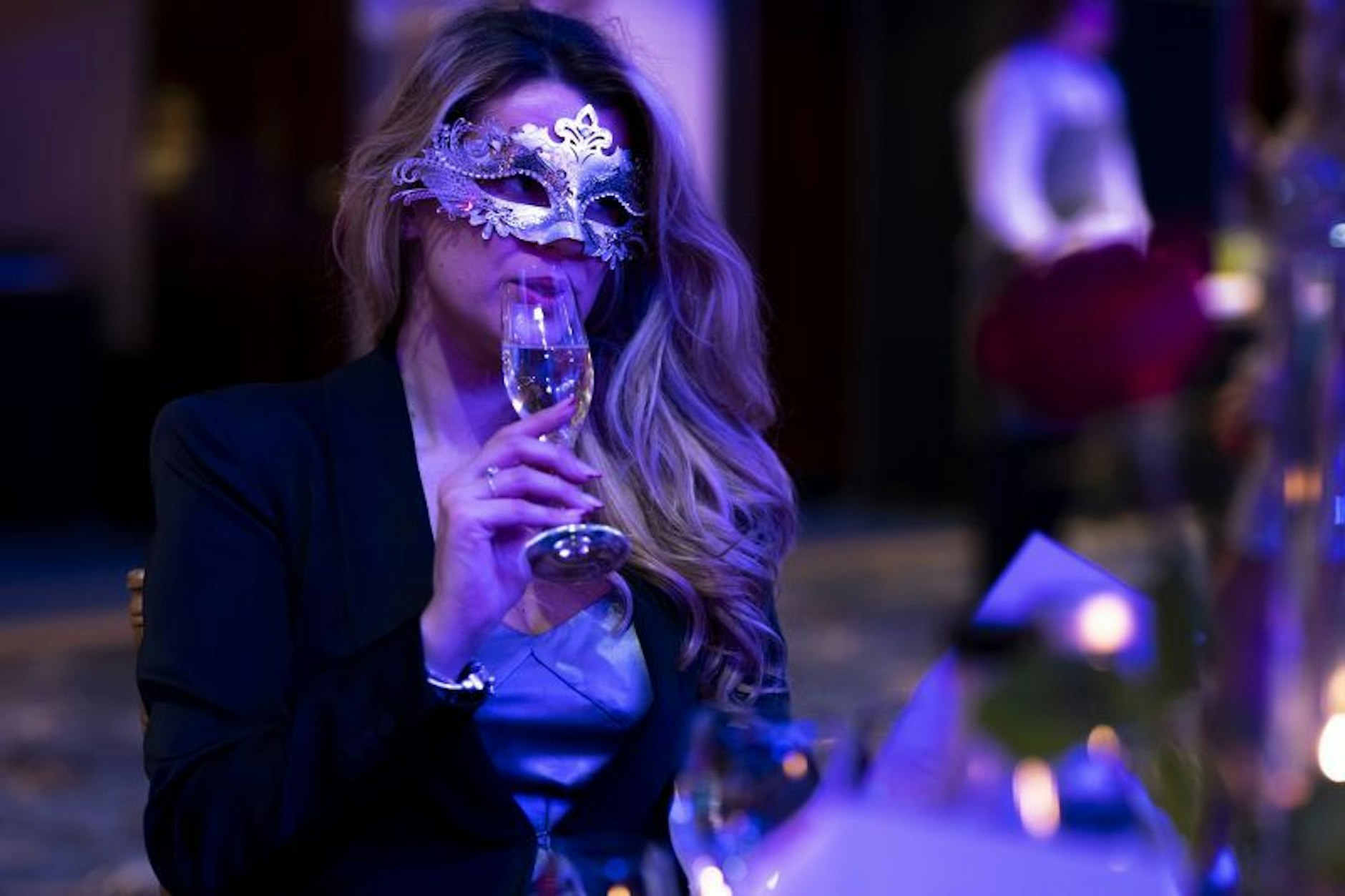 Die Bar26 wird an Halloween zur Schattenwelt – mit DJ, Drinks &amp; Gänsehaut. Dark Glam meets Signature Drinks – feiern Sie stilvoll und schaurig schön im JW Marriott Berlin!