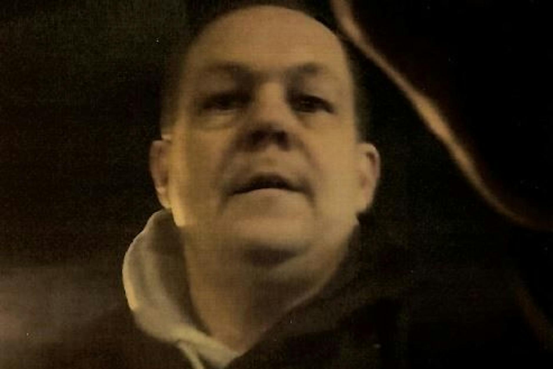 Fahndung: Wer kennt diesen Brutalo-Autofahrer aus Potsdam?