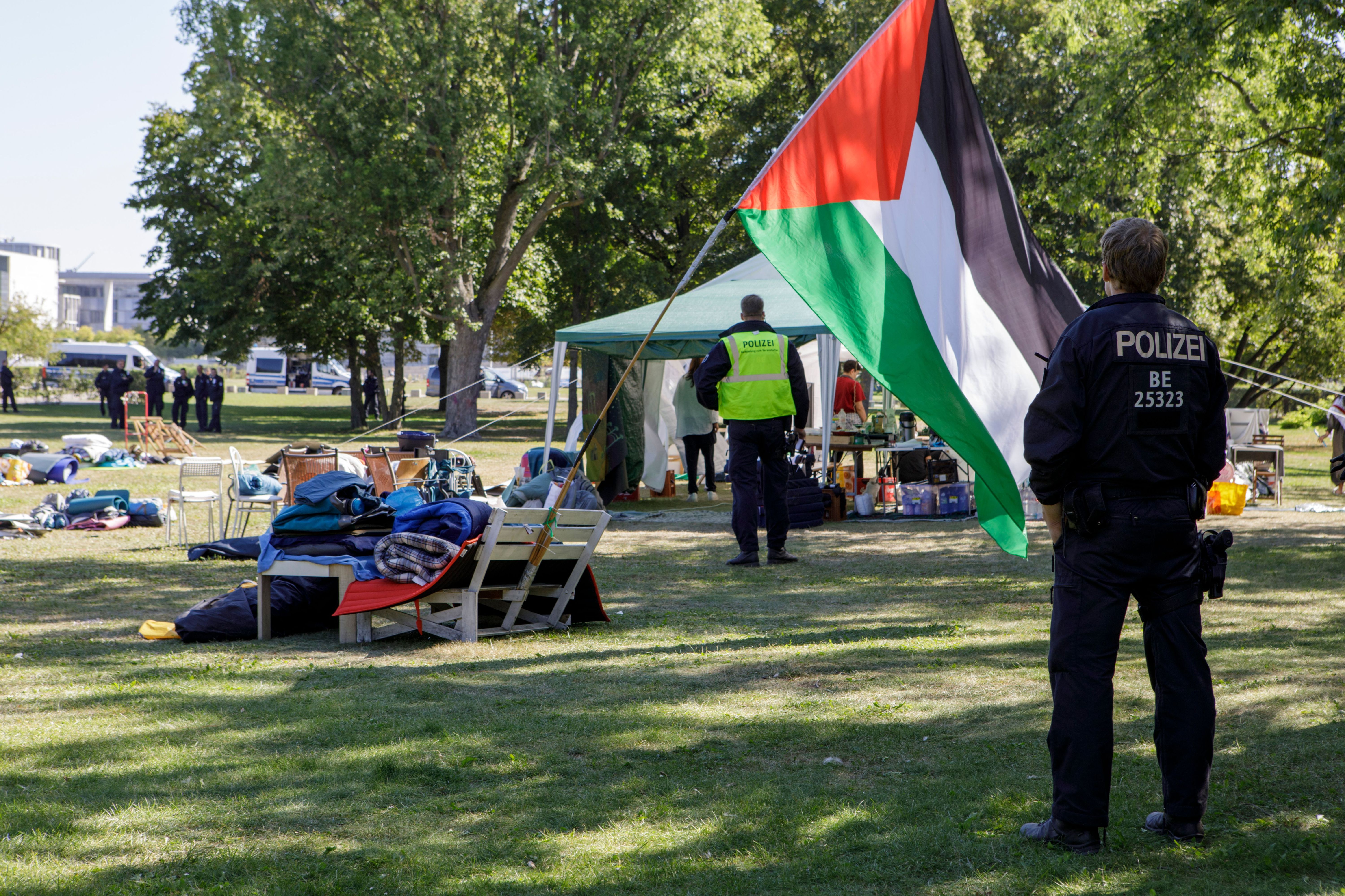 Pro-Palästina-Camp nahe Kanzleramt wieder aufgebaut