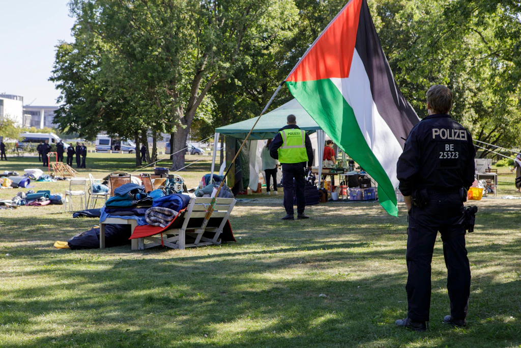 Pro-Palästina-Camp nahe Kanzleramt wieder aufgebaut