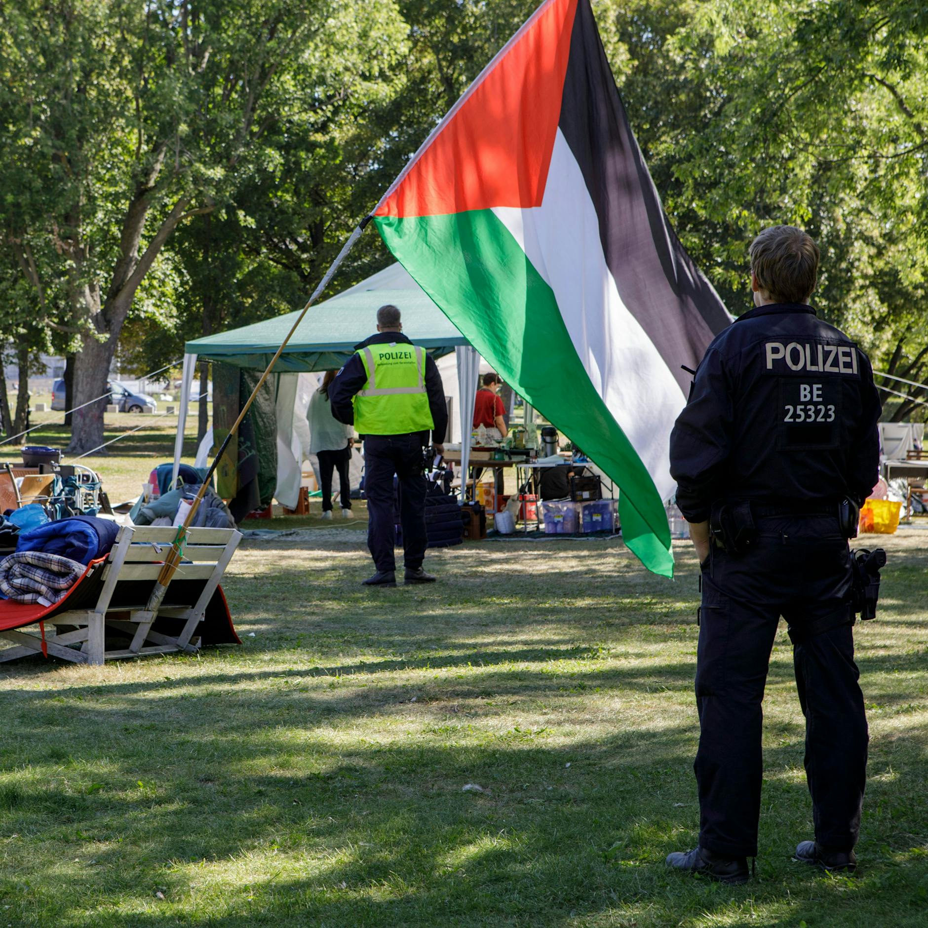 Pro-Palästina-Camp nahe Kanzleramt wieder aufgebaut