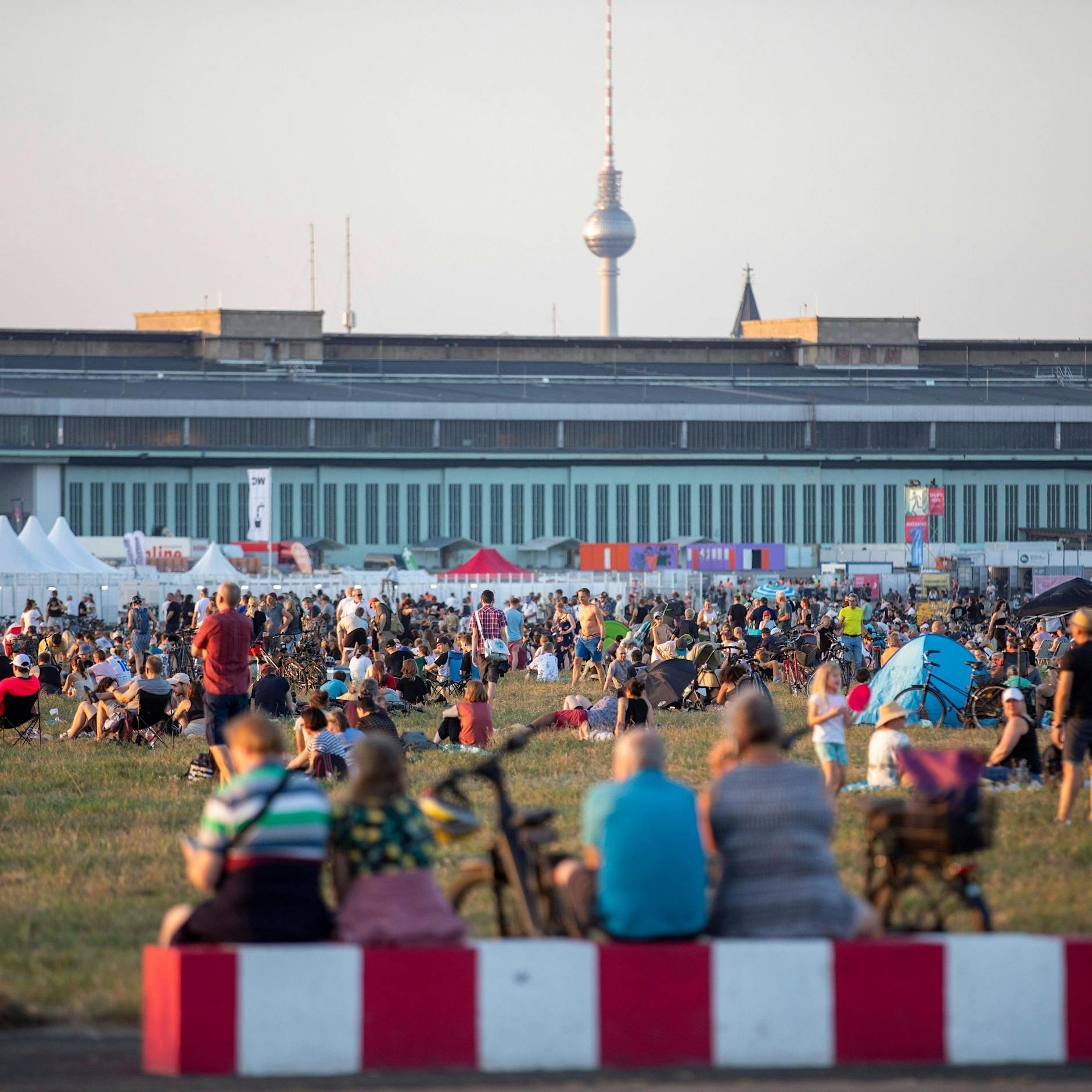 Mega-Konzert auf dem Tempelhofer Feld: Das müssen Fans wissen!