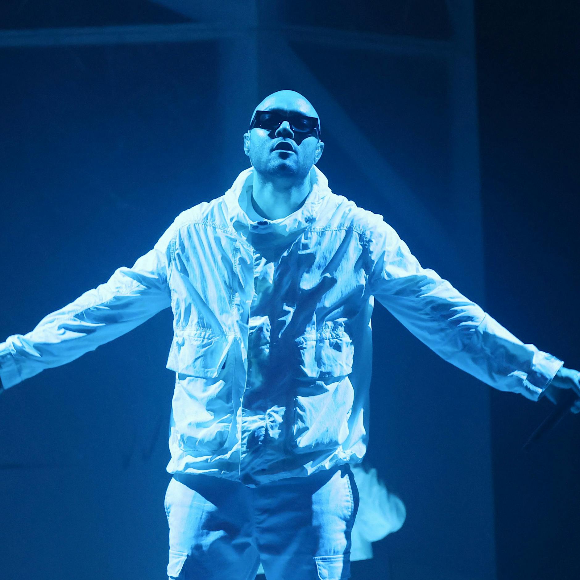 K.I.Z in der Wuhlheide: Als die Hook einsetzt, wird ein Bengalo gezündet