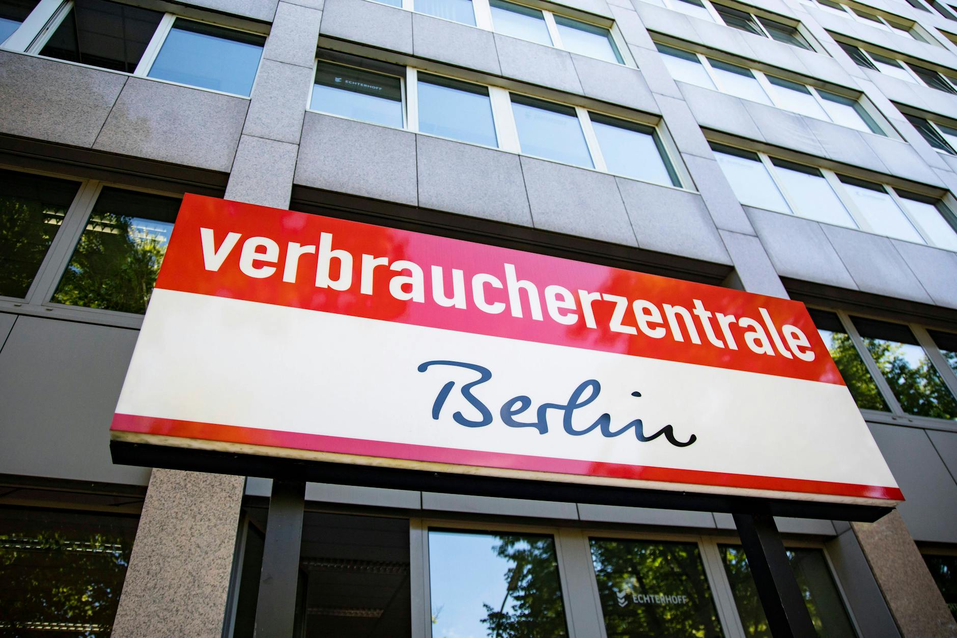Die Verbraucherzentrale Berlin hilft den Berlinern bei Finanzfragen, Fragen zu Onlineshops oder berät bei Verträgen.