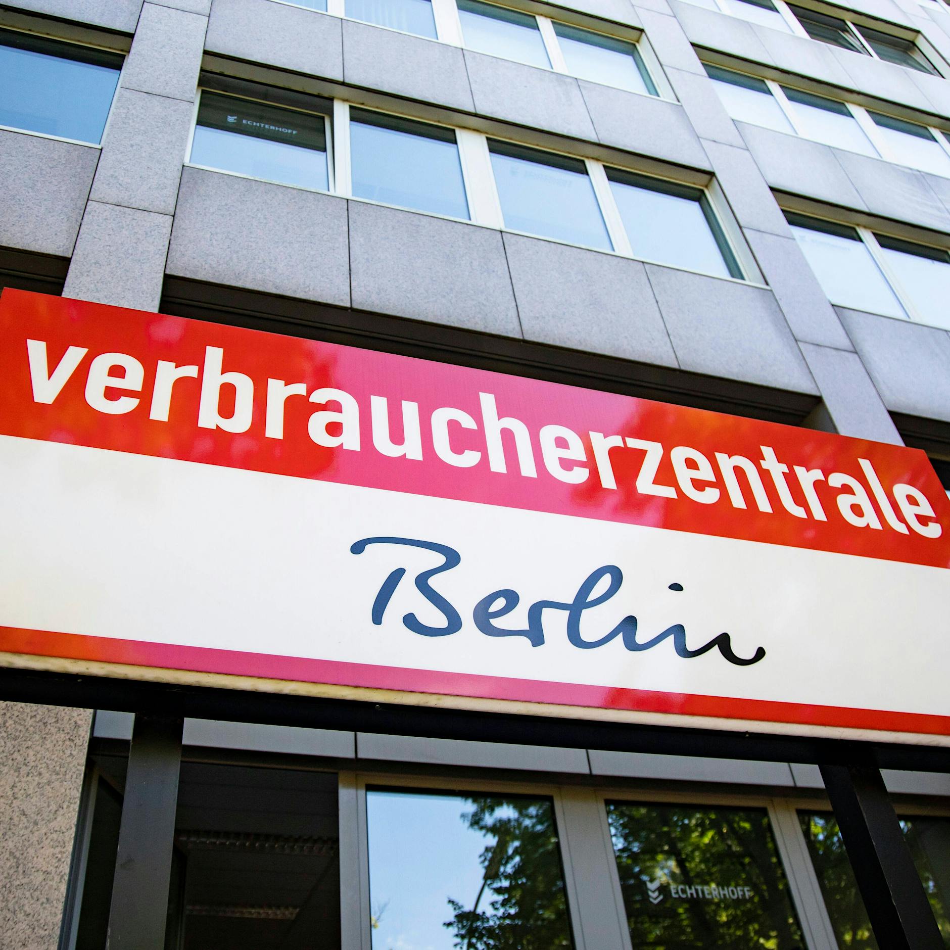 Beratungs-Stopp? Verbraucherzentrale Berlin droht Job-Kahlschlag!