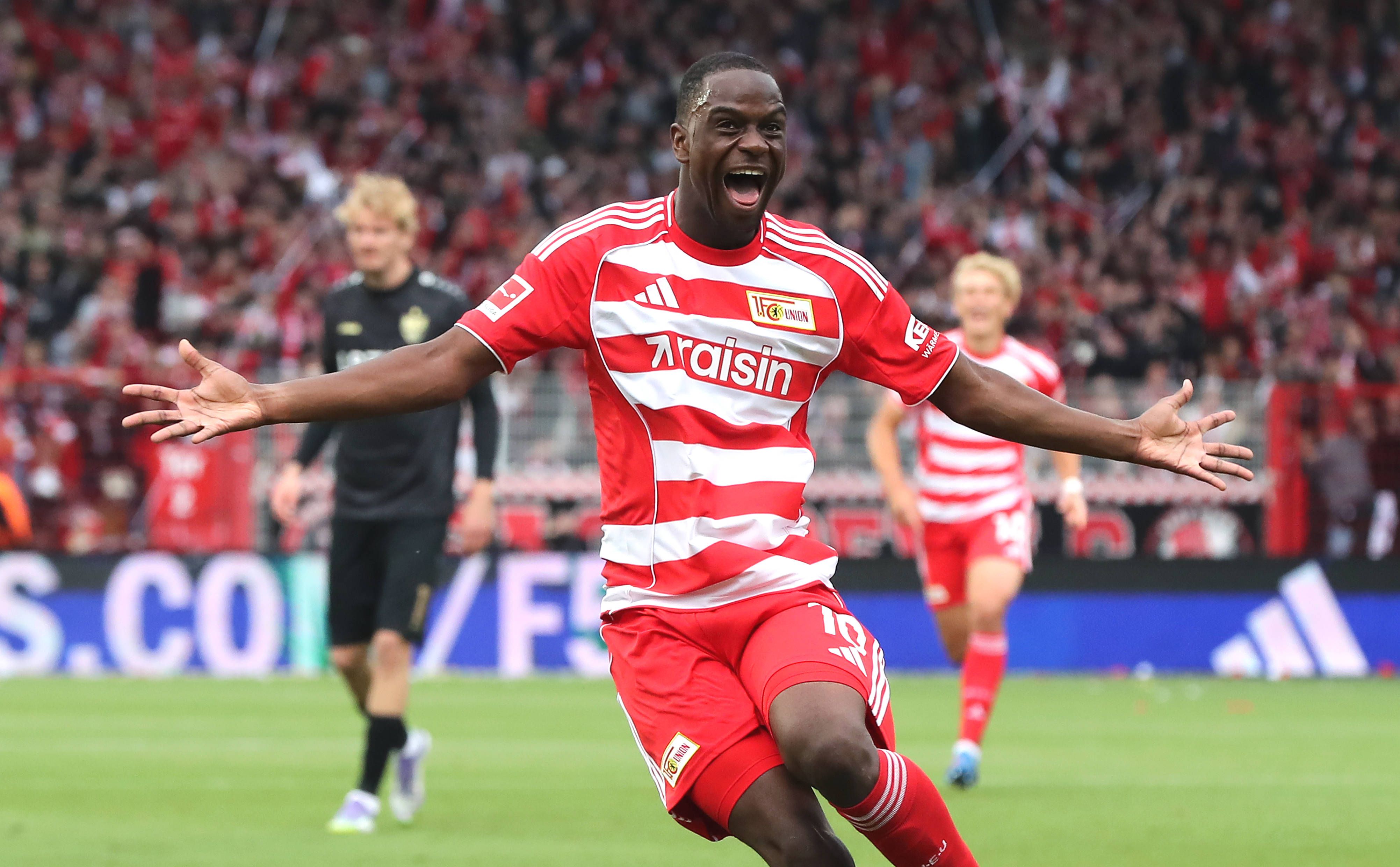 Image - Volley ins Herz des 1. FC Union: Ilyas Ansah sichert sich zwei Andenken