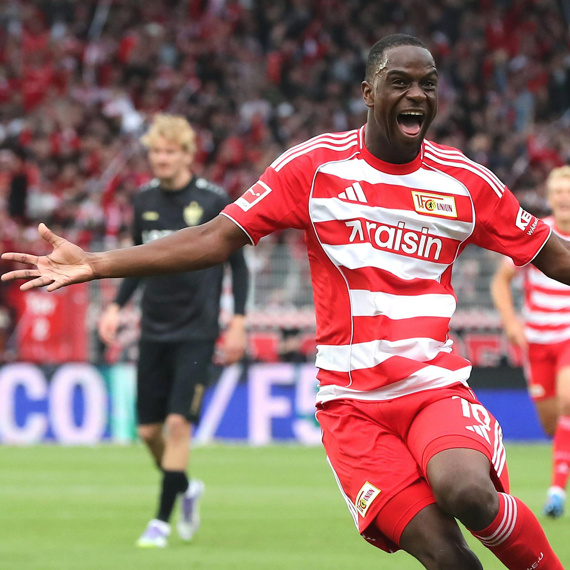 Volley ins Herz des 1. FC Union: Ilyas Ansah sichert sich zwei Andenken