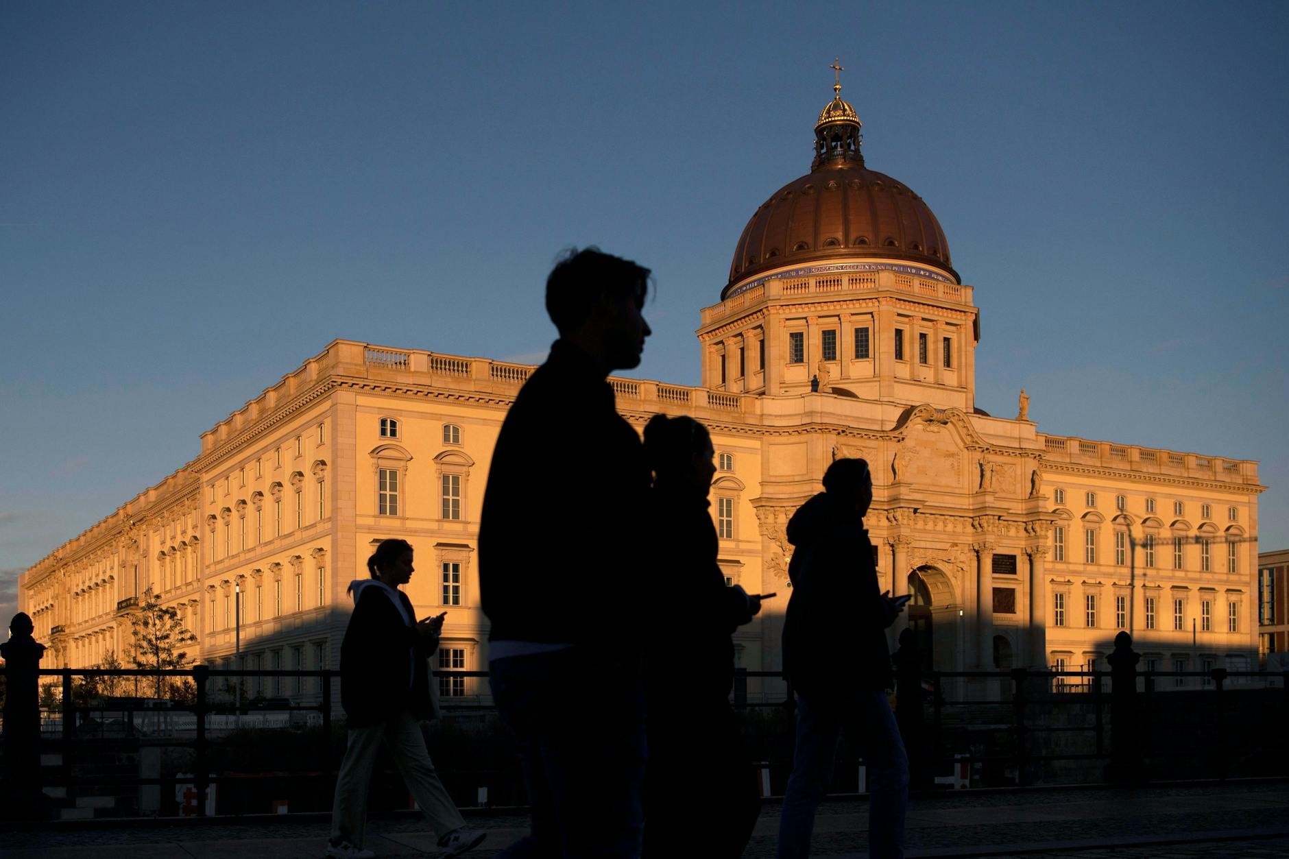 Nahe des Humboldt-Forum ist es zu einer gewaltsamen Auseinandersetzung gekommen.