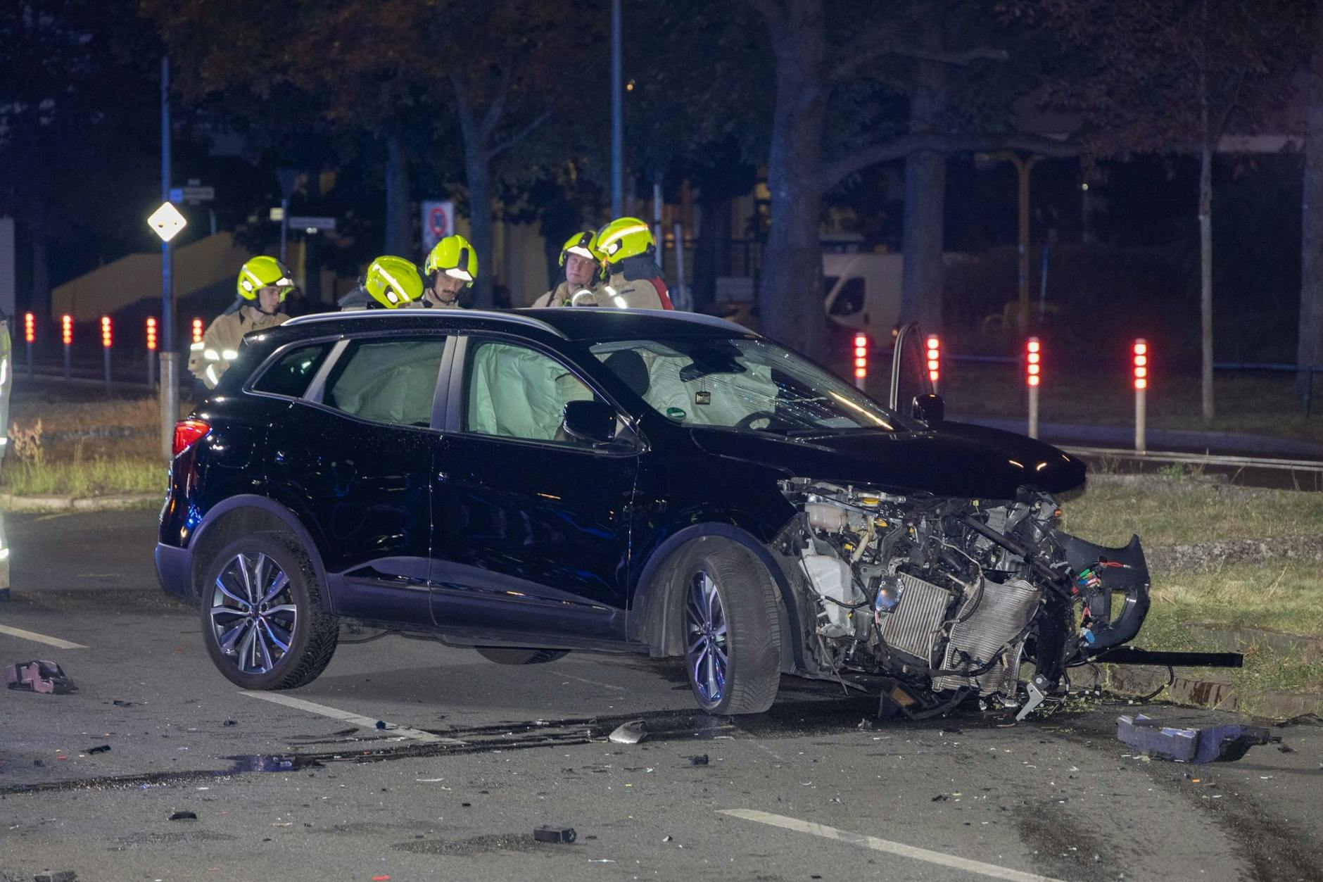 Der Fahrer des Renault war viel zu schnell unterwegs.