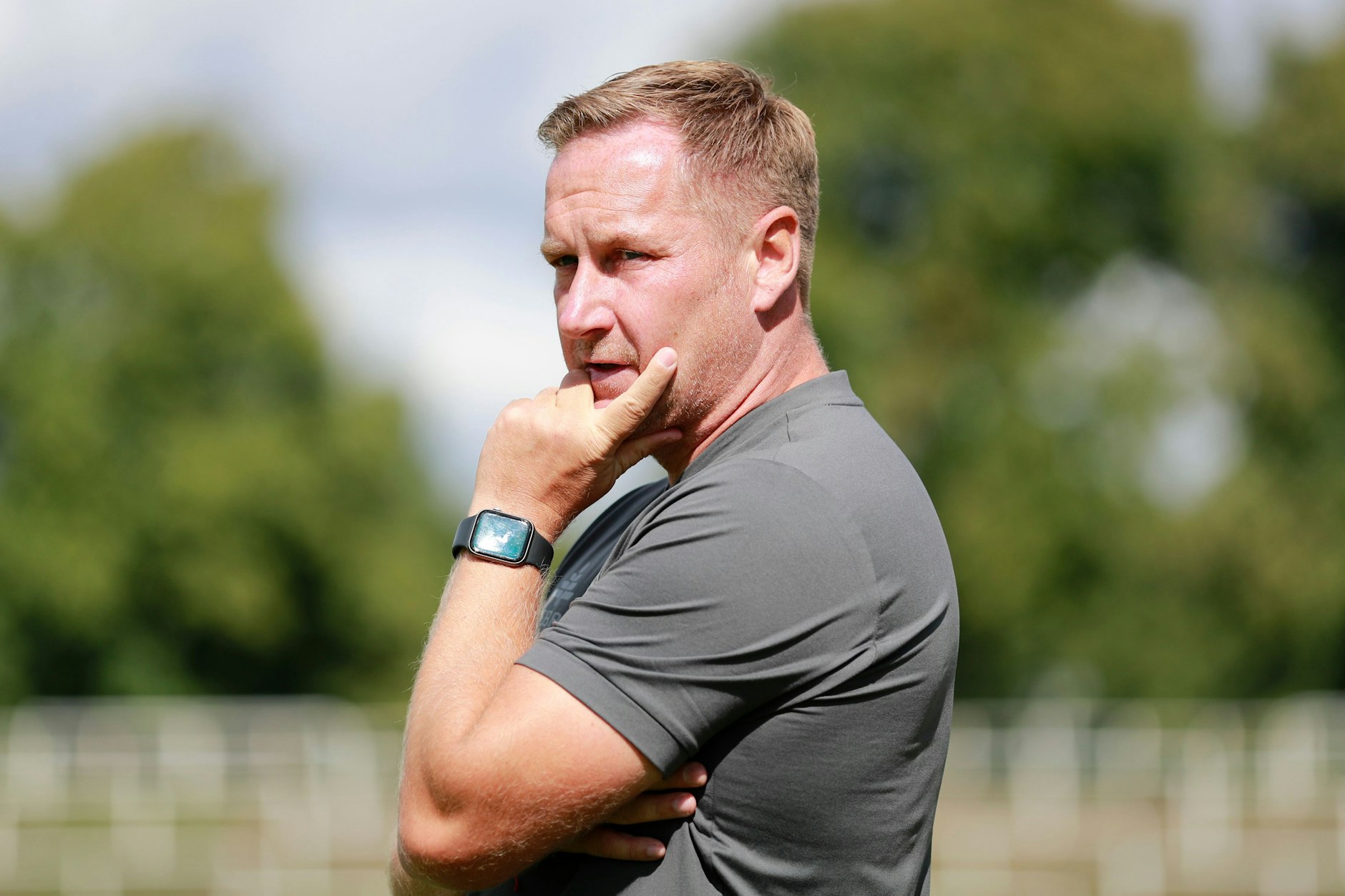 Auch BFC-Trainer Dennis Kutrieb kommt schon mal ins Grübeln, wenn er daran denkt, wer alles für den 1. FC Magdeburg II auflaufen könnte.