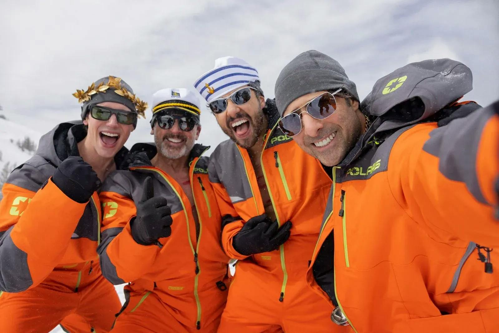 Cory Michael Smith, Steve Carell, Jason Schwartzman und Ramy Youssef in Mountainhead