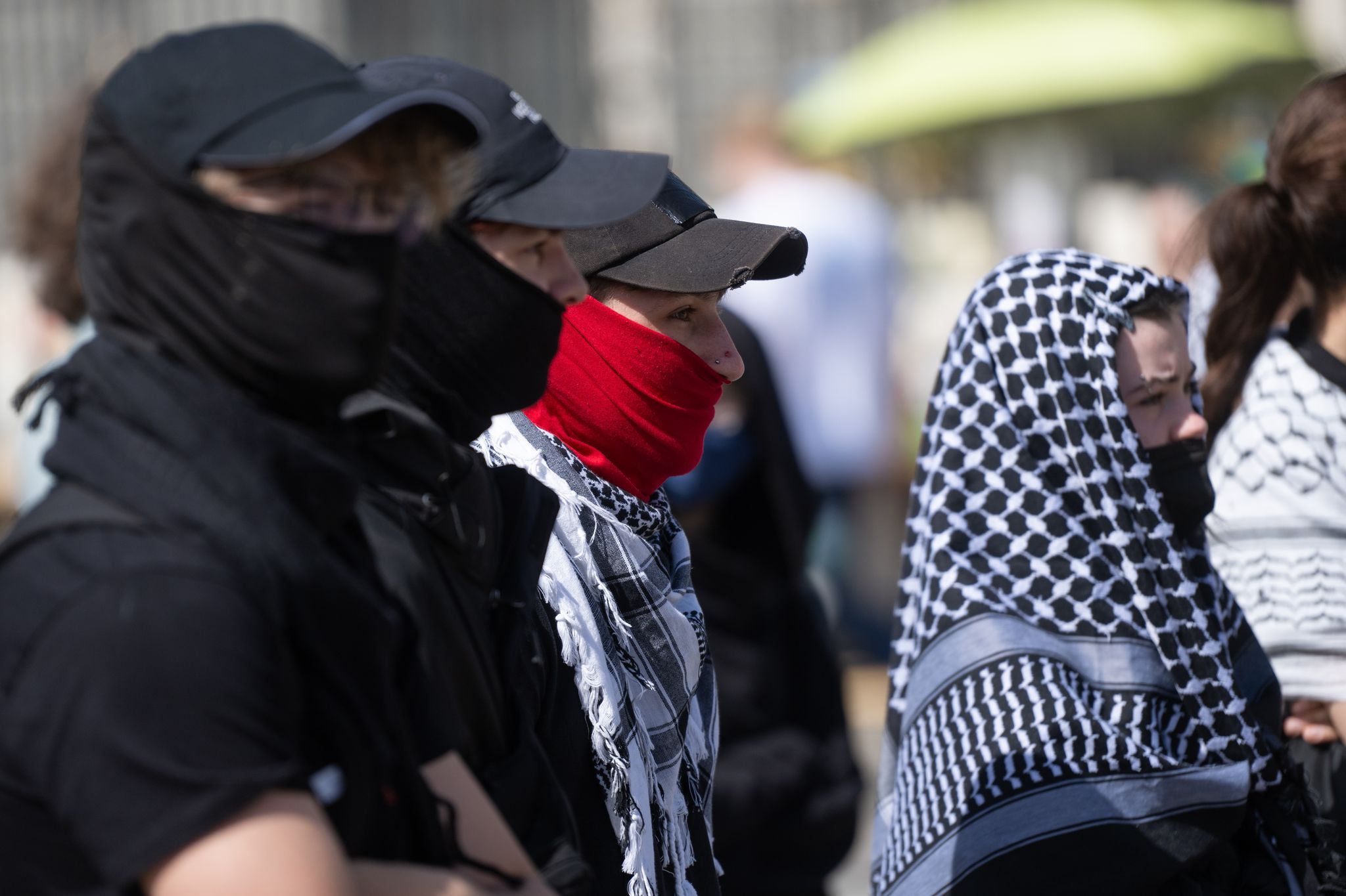 Hakenkreuze und Morddrohungen: Organisationen werfen Unis Versagen vor