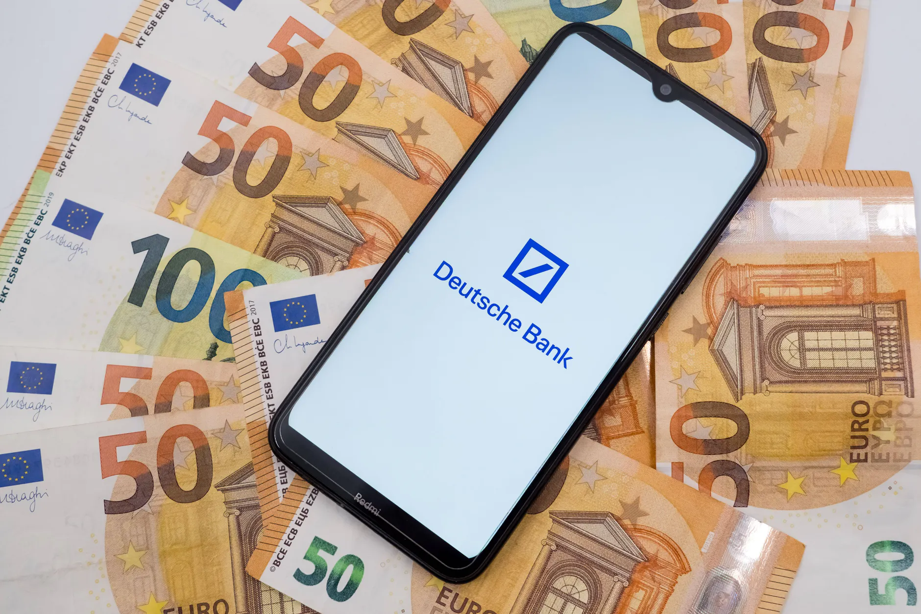Die Deutsche Bank führt ein neues TAN-Verfahren ein. Einige Kunden haben möglicherweise keinen Zugriff mehr auf ihr Konto.
