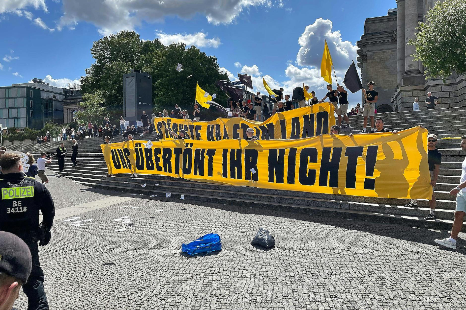 Demonstranten wollten am Sonntag das Interview mit Markus Söder (CSU) stören.