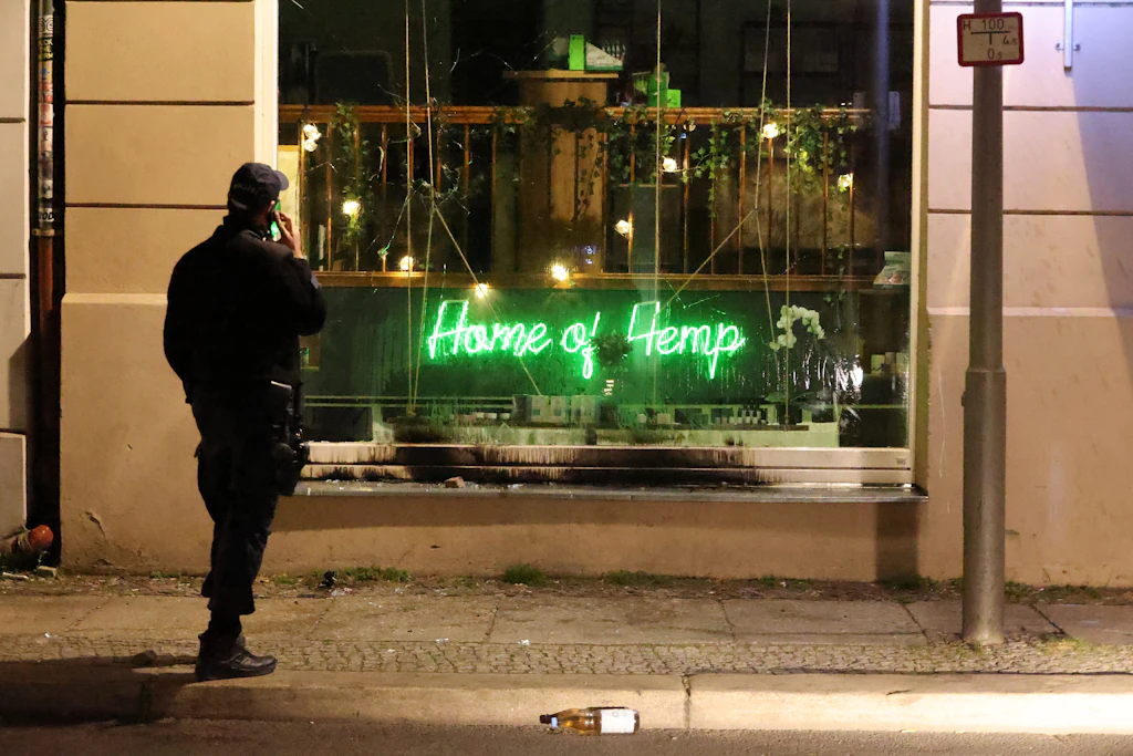 Kiffer-Krieg: Schon wieder Brandanschlag auf Berliner Cannabis-Shop