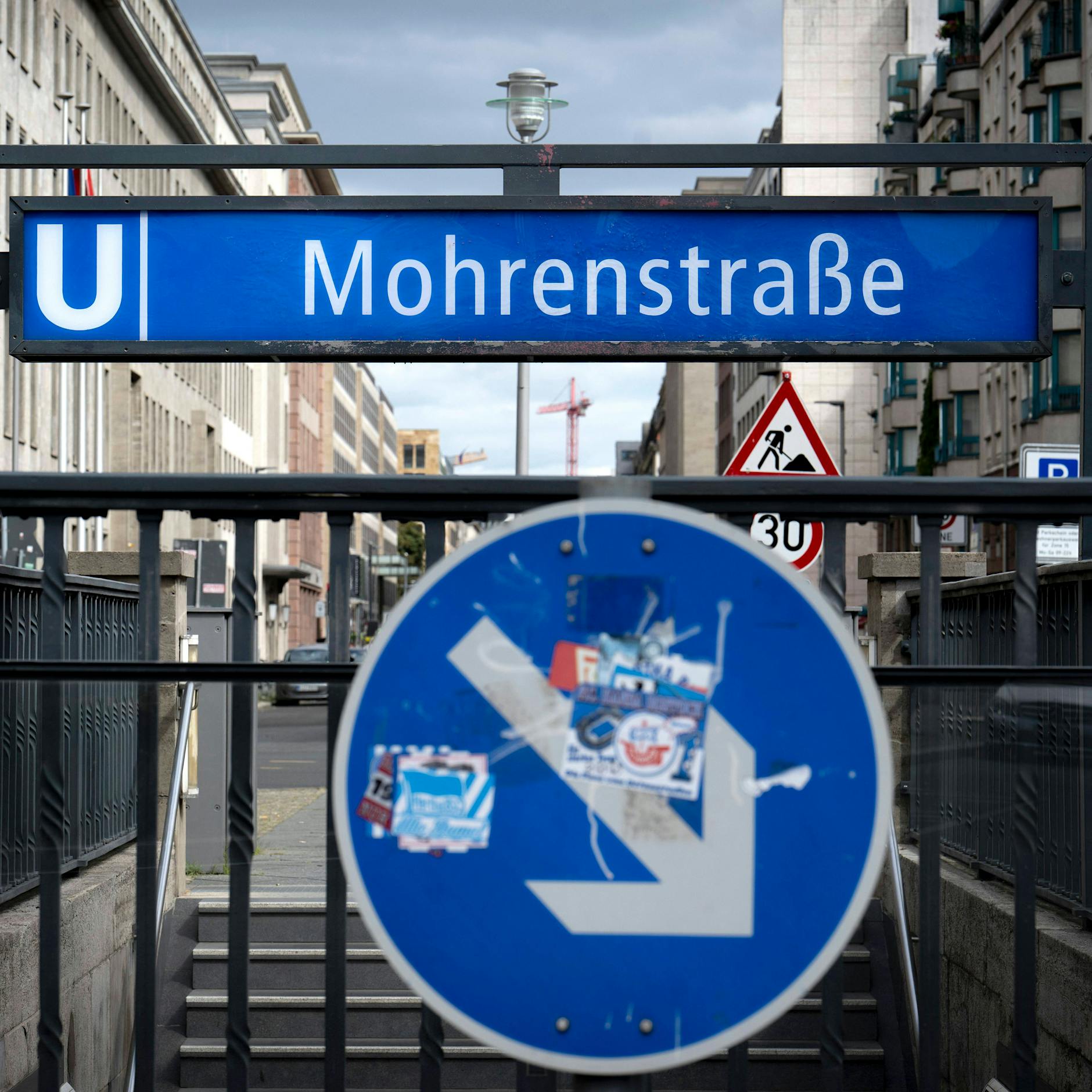 Mohrenstraße: Jetzt lässt auch die BVG den alten Namen verschwinden